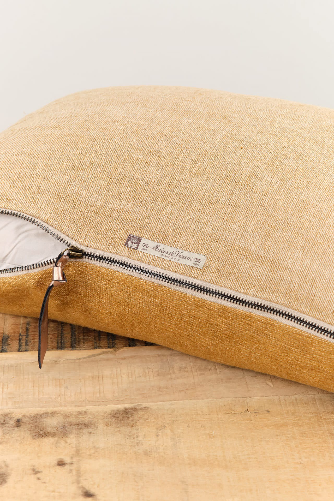 Maison De Vacances Home Pillows 16" X 24" Crumpled Washed Linen Vice Versa Cushion in Havane Havane/Givre / 16" X 24"