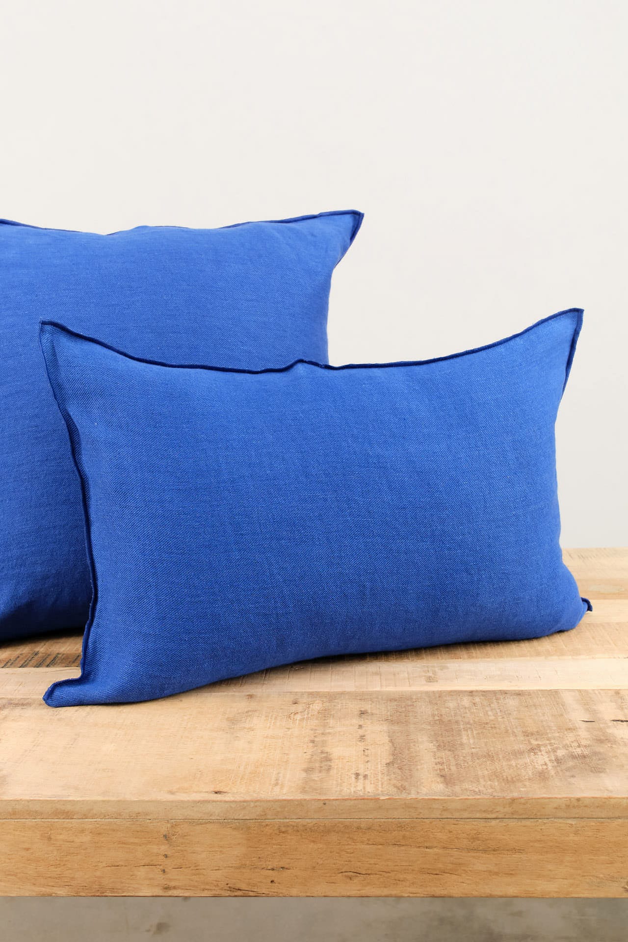 Maison De Vacances Home Pillows 16" X 24" Crumpled Washed Linen Vice Versa Cushion in Cobalt Cobalt/Indigo / 16" X 24"