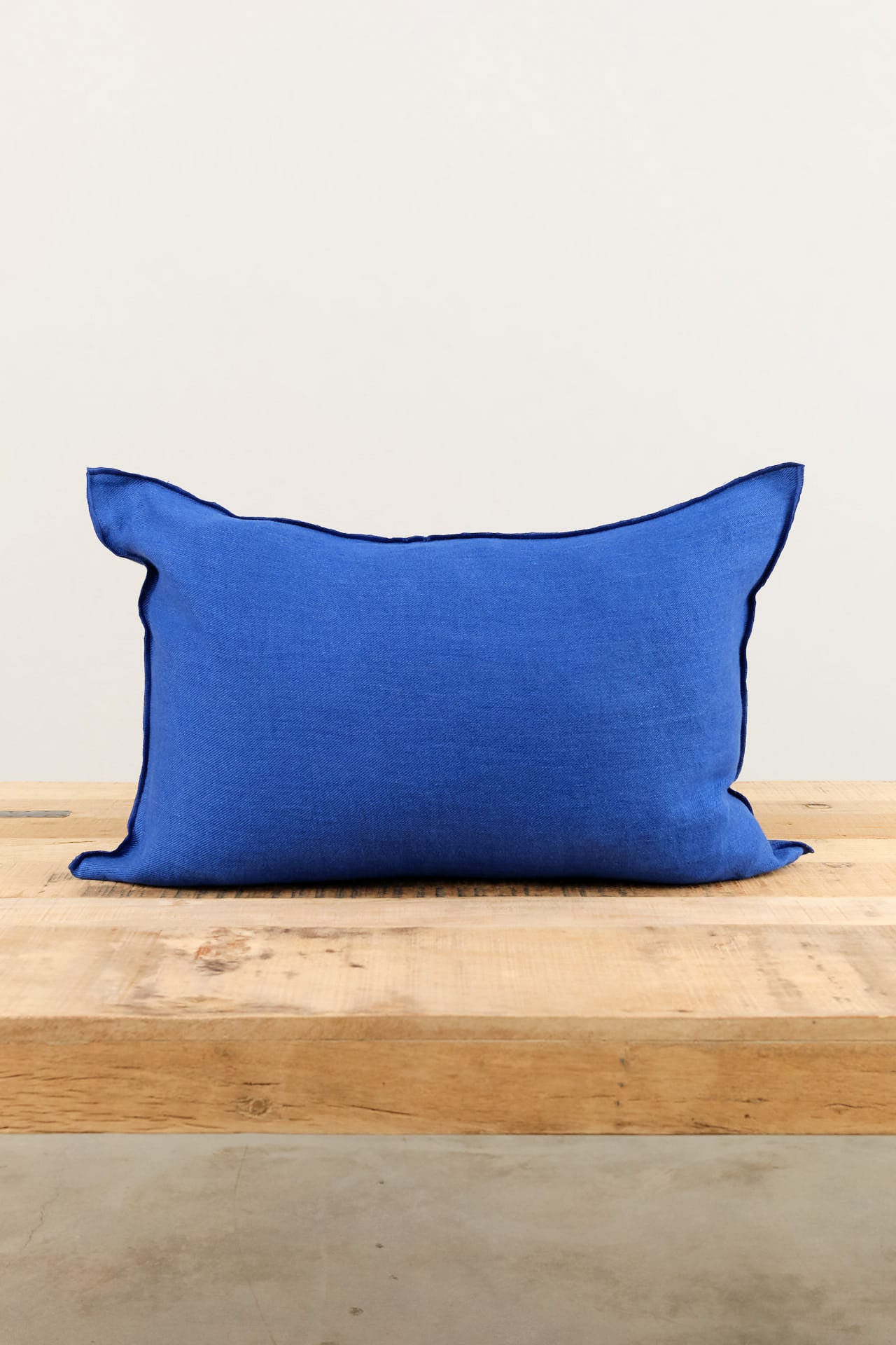 Maison De Vacances Home Pillows 16" X 24" Crumpled Washed Linen Vice Versa Cushion in Cobalt Cobalt/Indigo / 16" X 24"
