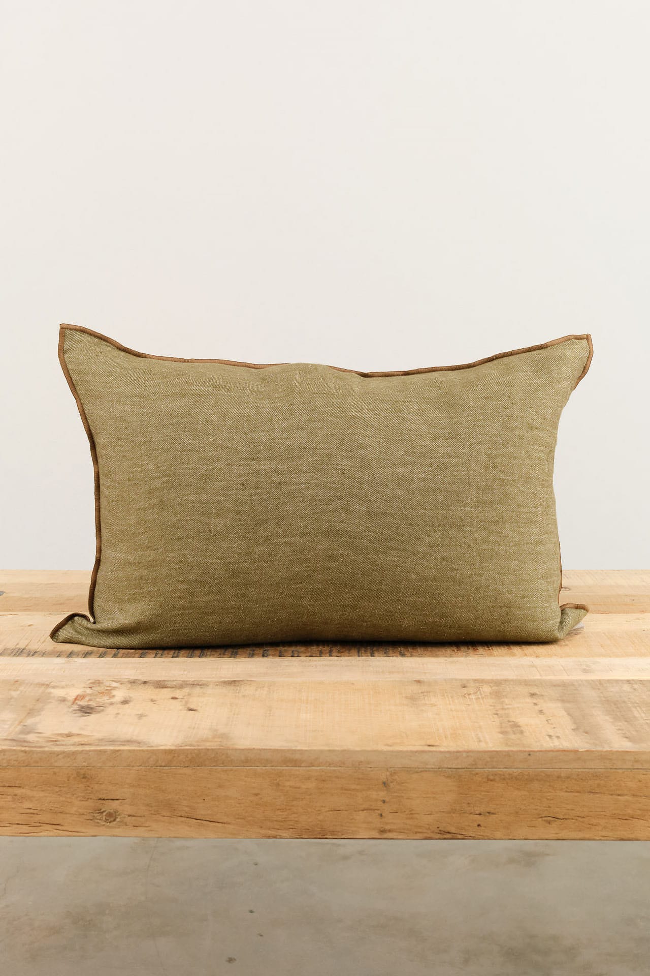 Maison De Vacances Home Pillows 16" X 24" Crumpled Washed Linen Vice Versa Cushion in Kaki Kaki/Givre / 16" X 24"