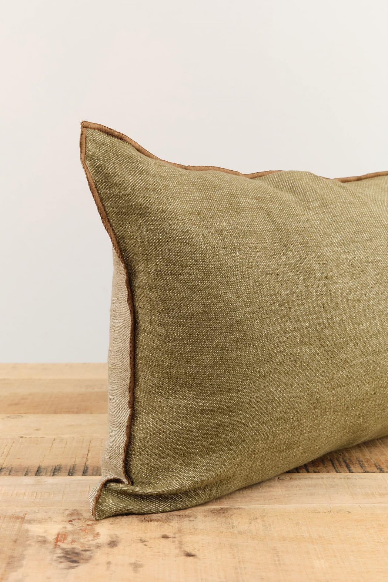 Maison De Vacances Home Pillows 16" X 24" Crumpled Washed Linen Vice Versa Cushion in Kaki Kaki/Givre / 16" X 24"
