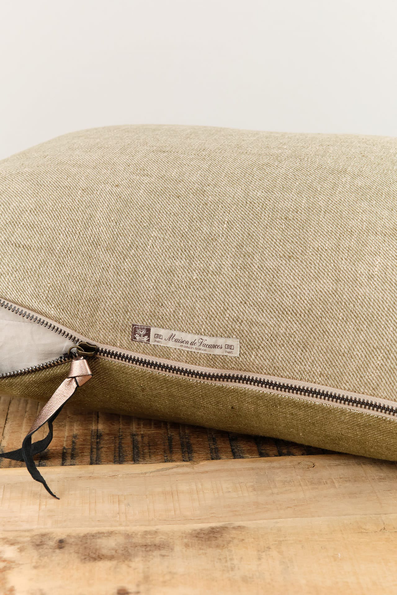 Maison De Vacances Home Pillows 16" X 24" Crumpled Washed Linen Vice Versa Cushion in Kaki Kaki/Givre / 16" X 24"