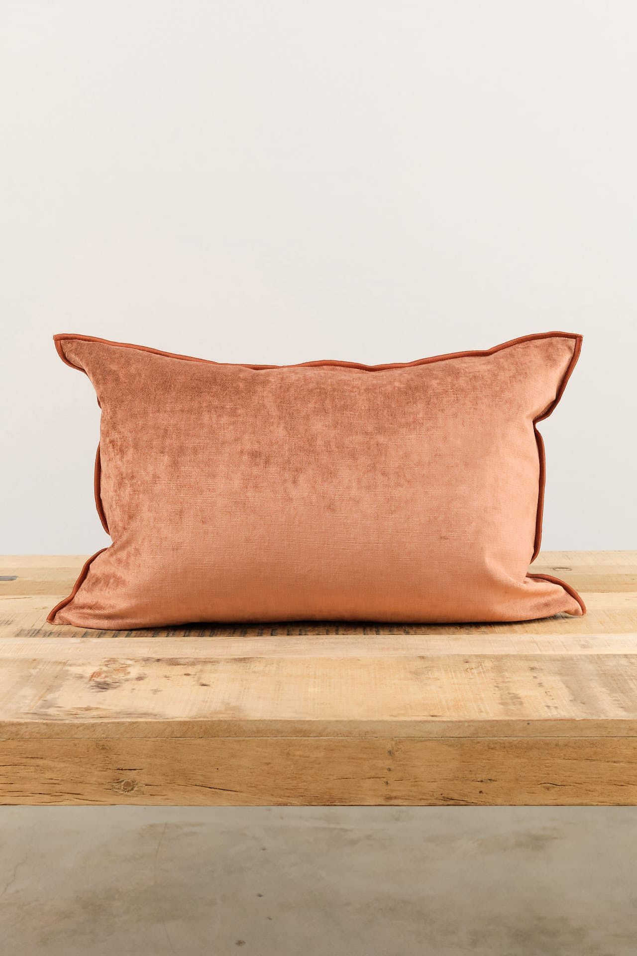 Maison De Vacances Home Pillows 16" X 24" Royal Velvet Vice Versa Cushion in Argile Argile / 16" X 24"