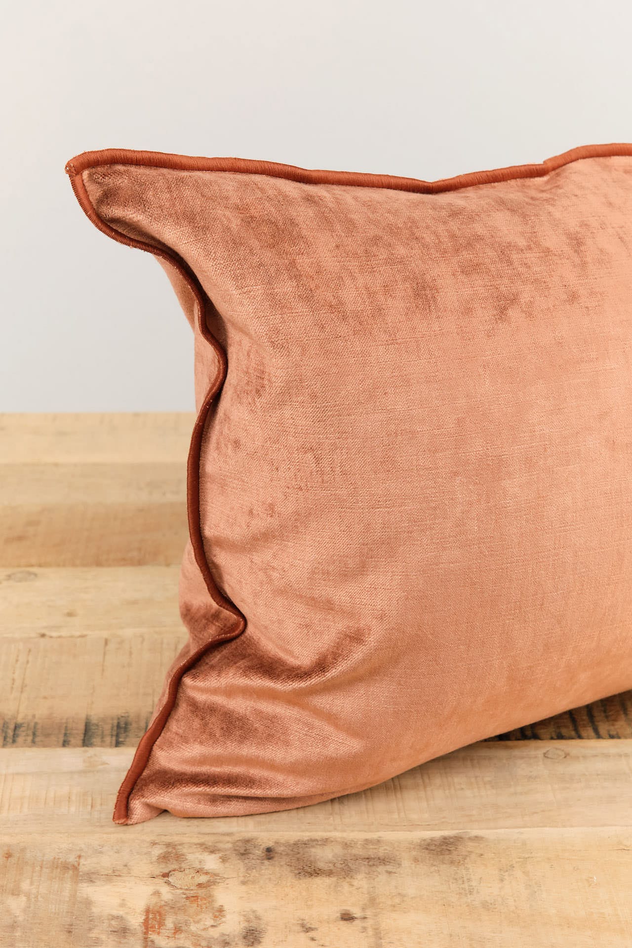 Maison De Vacances Home Pillows 16" X 24" Royal Velvet Vice Versa Cushion in Argile Argile / 16" X 24"