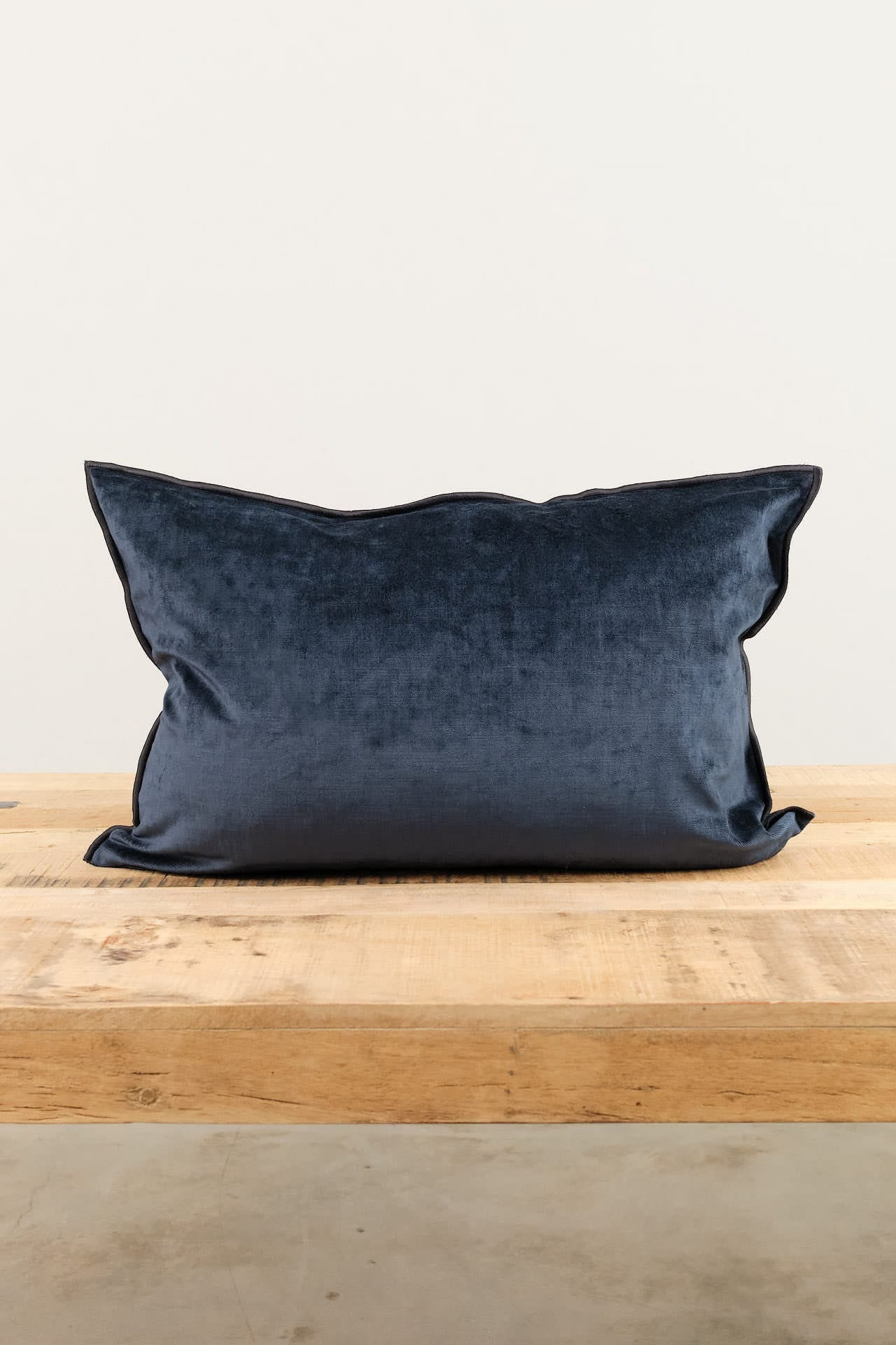 Maison De Vacances Home Pillows 16" X 24" Royal Velvet Vice Versa Cushion in Bleu Nuit Bleu Nuit / 16" X 24"
