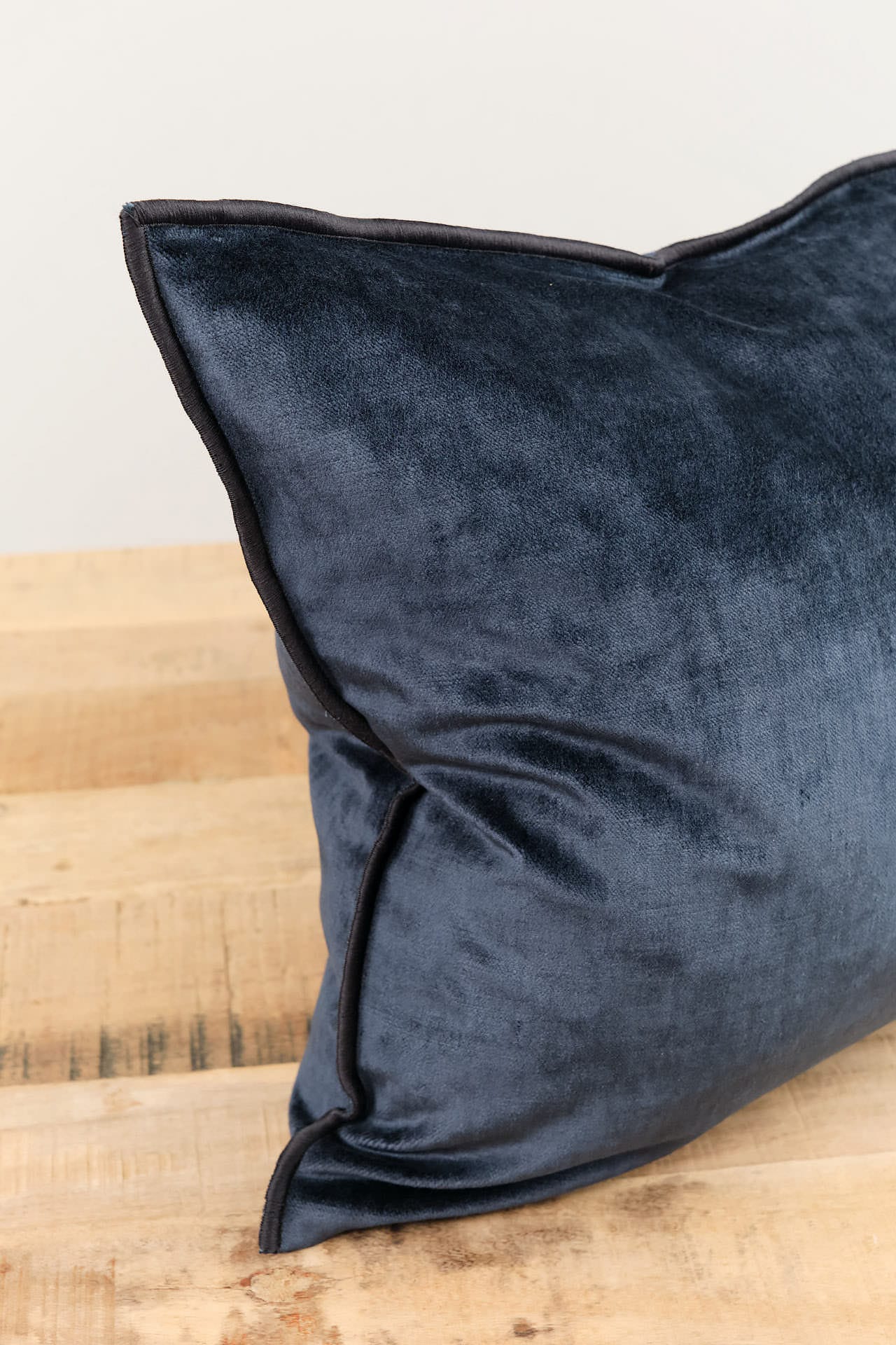 Maison De Vacances Home Pillows 16" X 24" Royal Velvet Vice Versa Cushion in Bleu Nuit Bleu Nuit / 16" X 24"