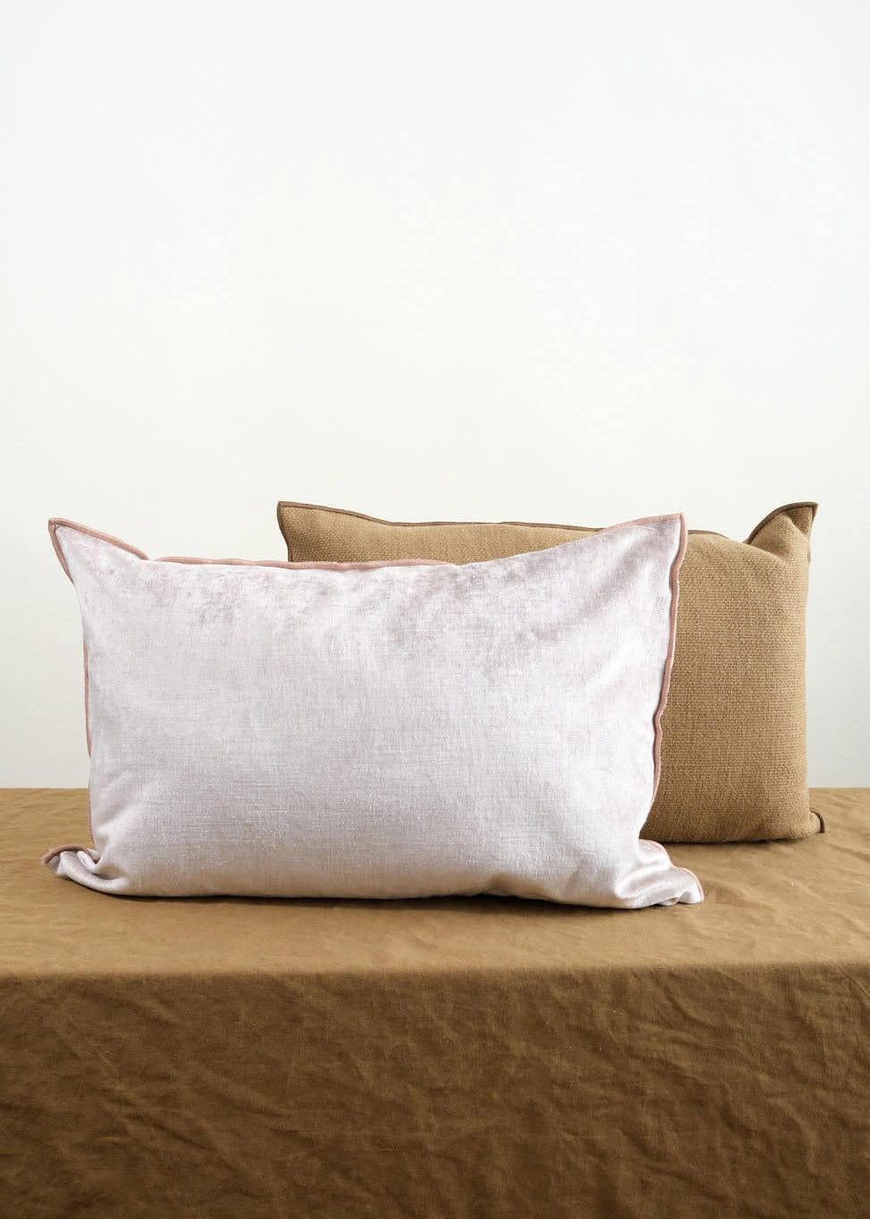 Maison De Vacances Home Pillows 16" X 24" Royal Velvet Vice Versa Cushion in Blush Blush / 16" X 24"