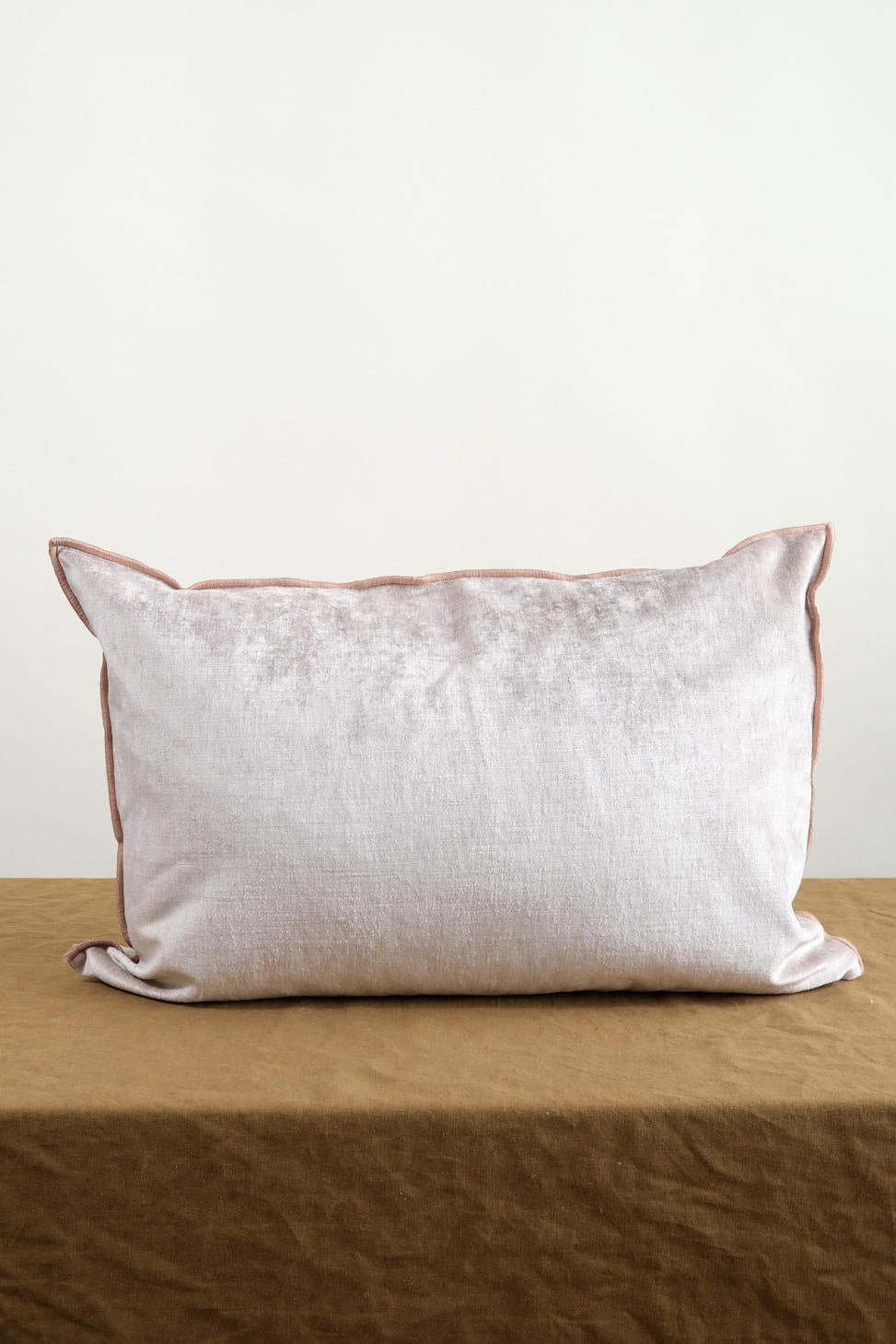 Front view of 16" X 24" Royal Velvet Vice Versa Cushion in Blush