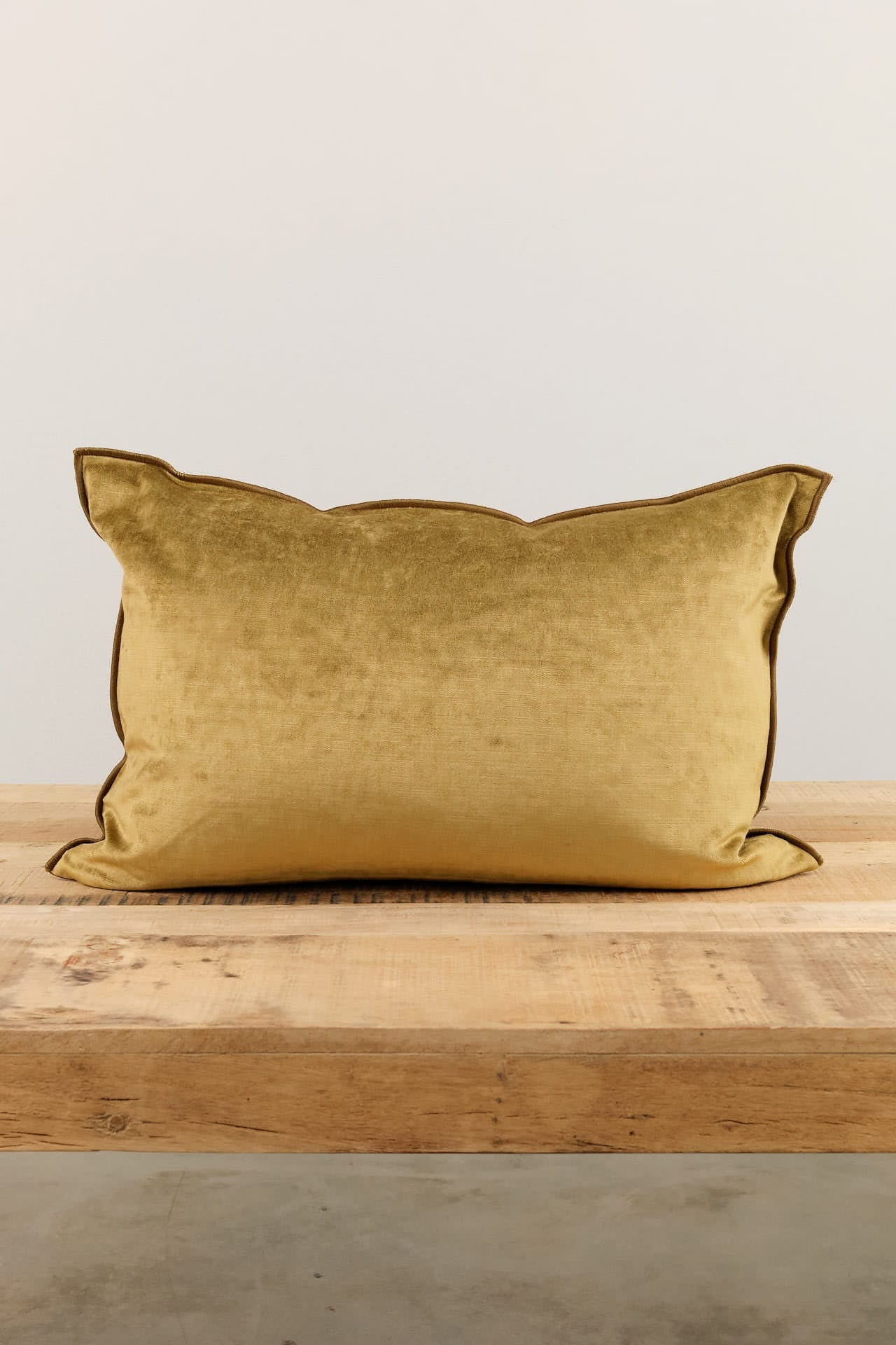 Maison De Vacances Home Pillows 16" X 24" Royal Velvet Vice Versa Cushion in Bronze Bronze / 16" X 24"