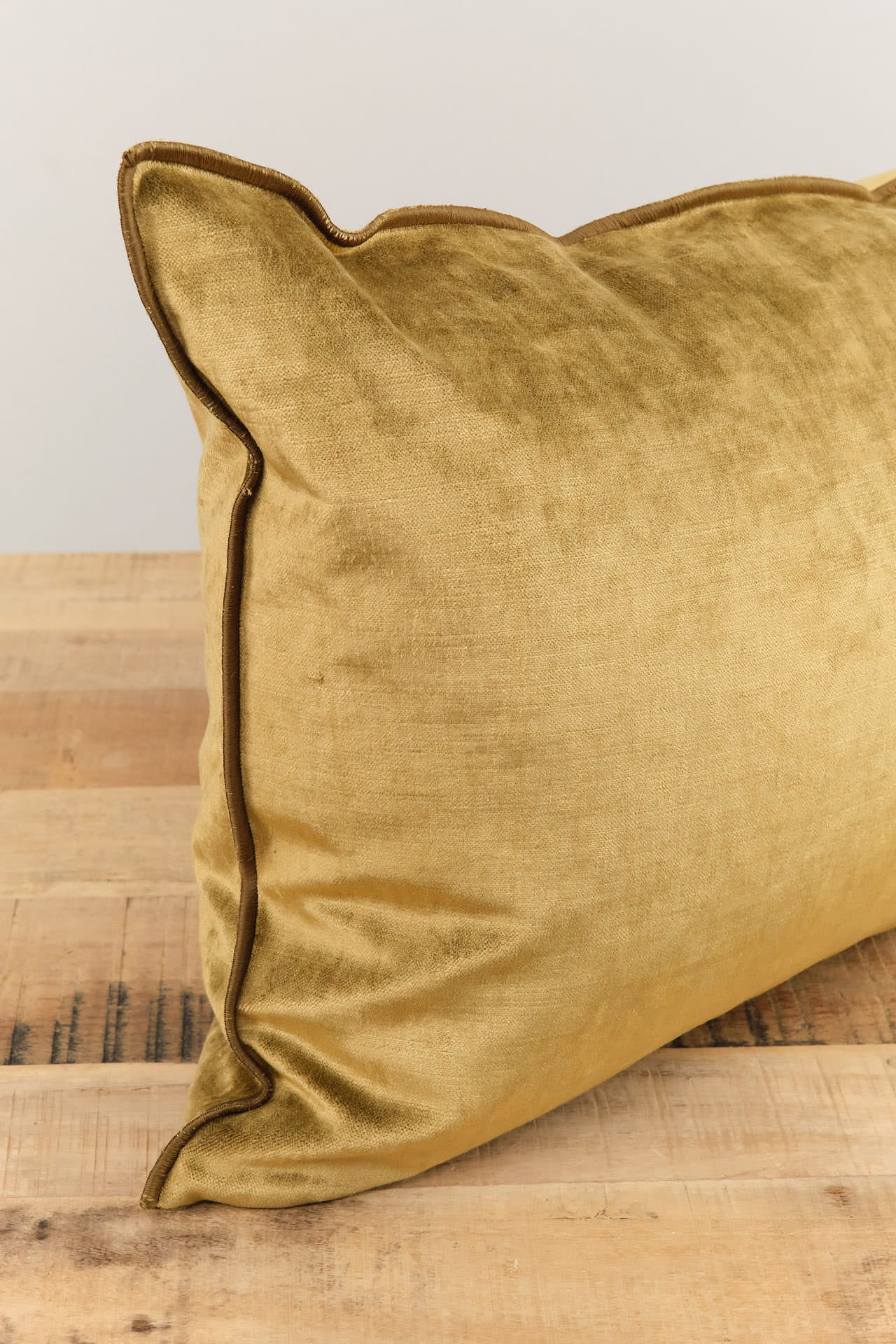Maison De Vacances Home Pillows 16" X 24" Royal Velvet Vice Versa Cushion in Bronze Bronze / 16" X 24"