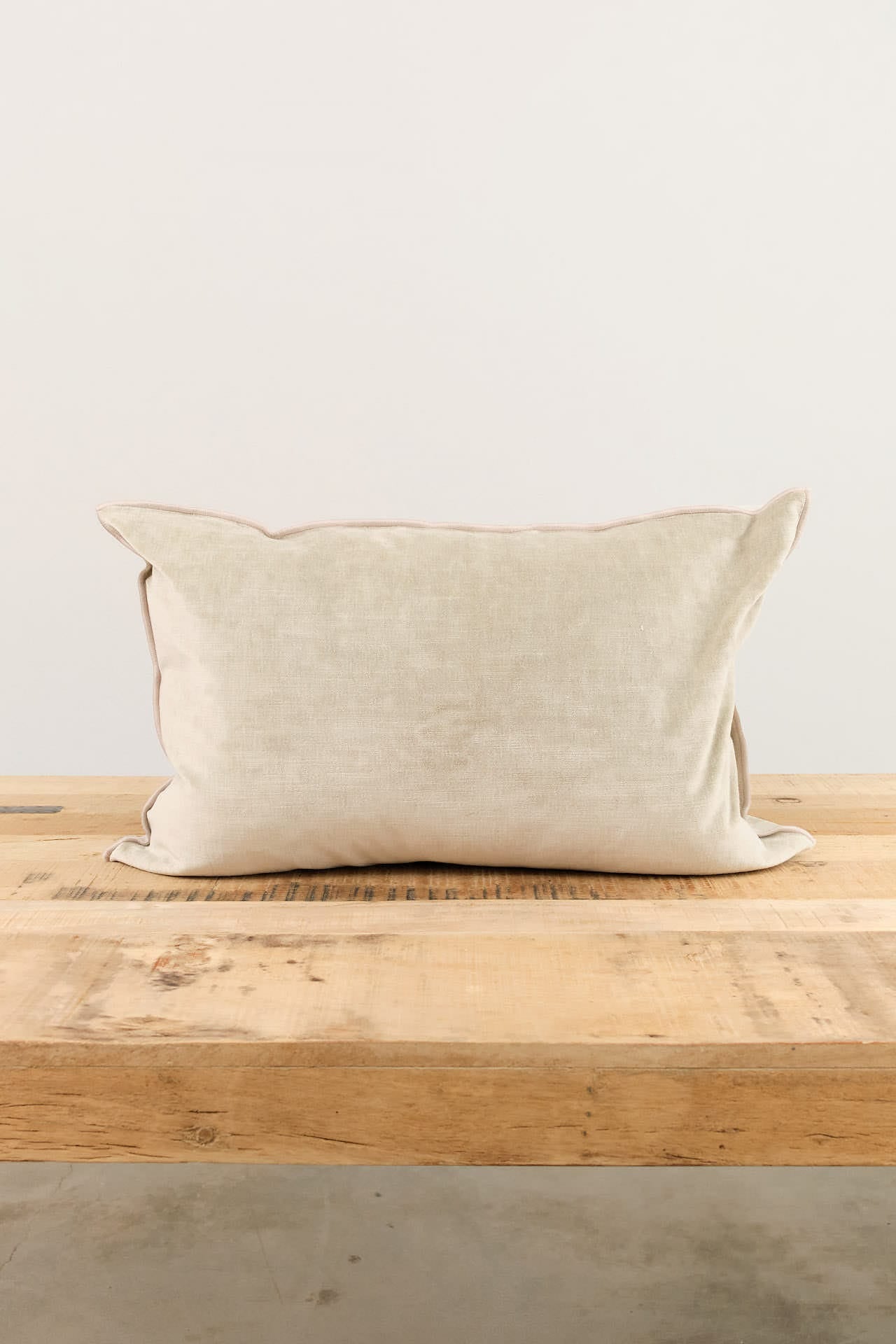Maison De Vacances Home Pillows 16" X 24" Royal Velvet Vice Versa Cushion in Ciment Ciment / 16" X 24"