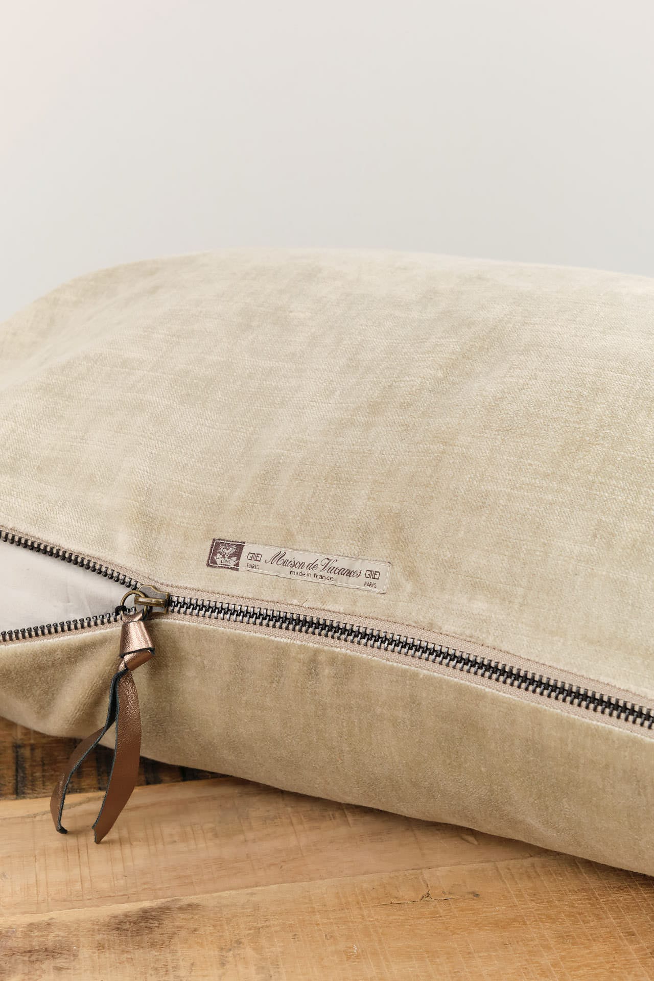 Maison De Vacances Home Pillows 16" X 24" Royal Velvet Vice Versa Cushion in Ciment Ciment / 16" X 24"