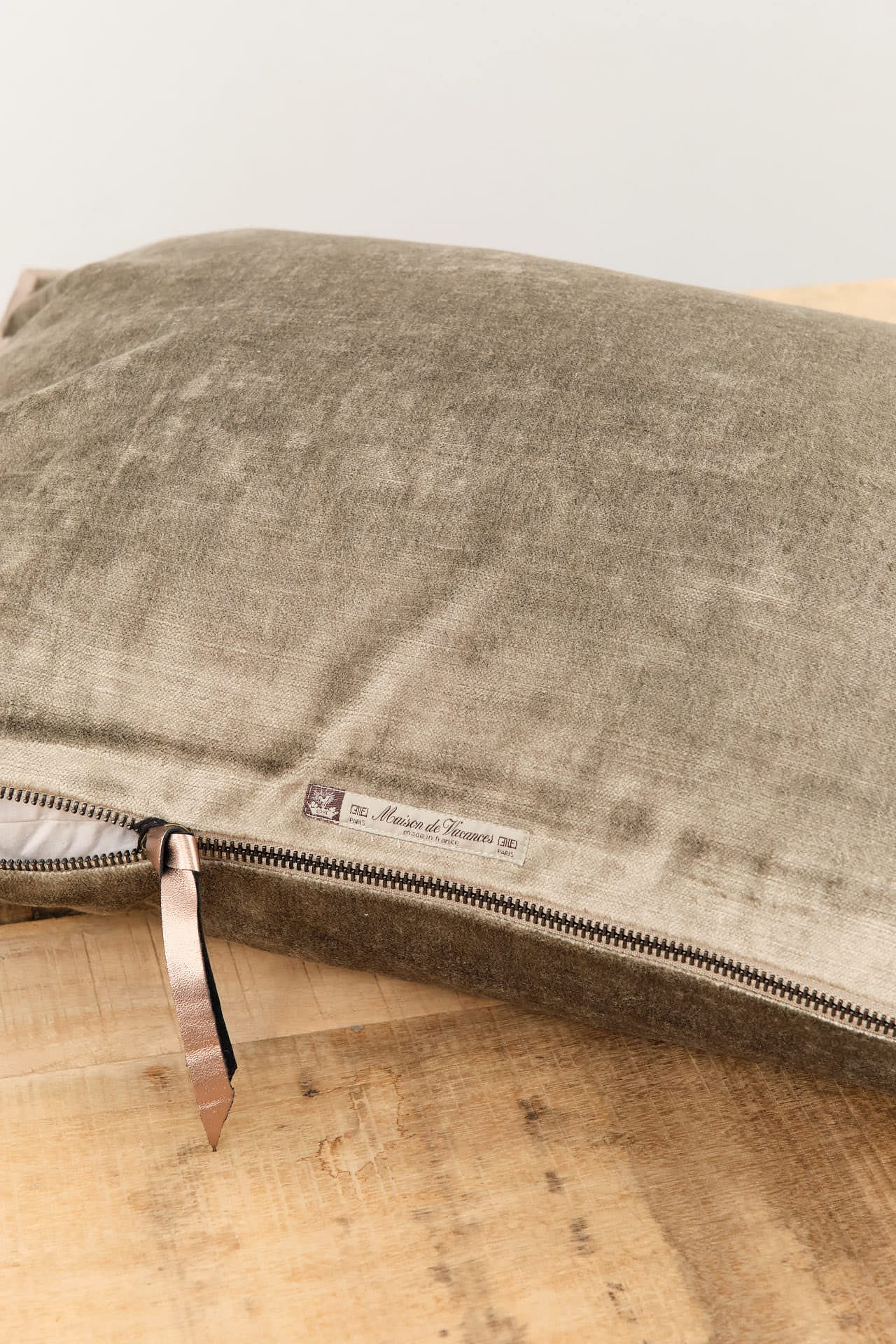 Maison De Vacances Home Pillows 16" X 24" Royal Velvet Vice Versa Cushion in Ecorce Ecorce / 16" X 24"