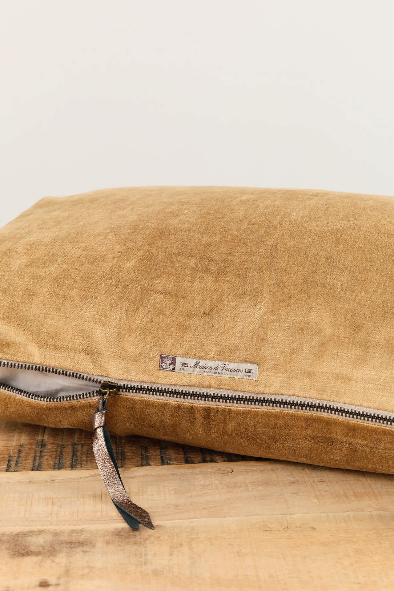 Maison De Vacances Home Pillows 16" X 24" Royal Velvet Vice Versa Cushion in Havane Havane / 16" X 24"