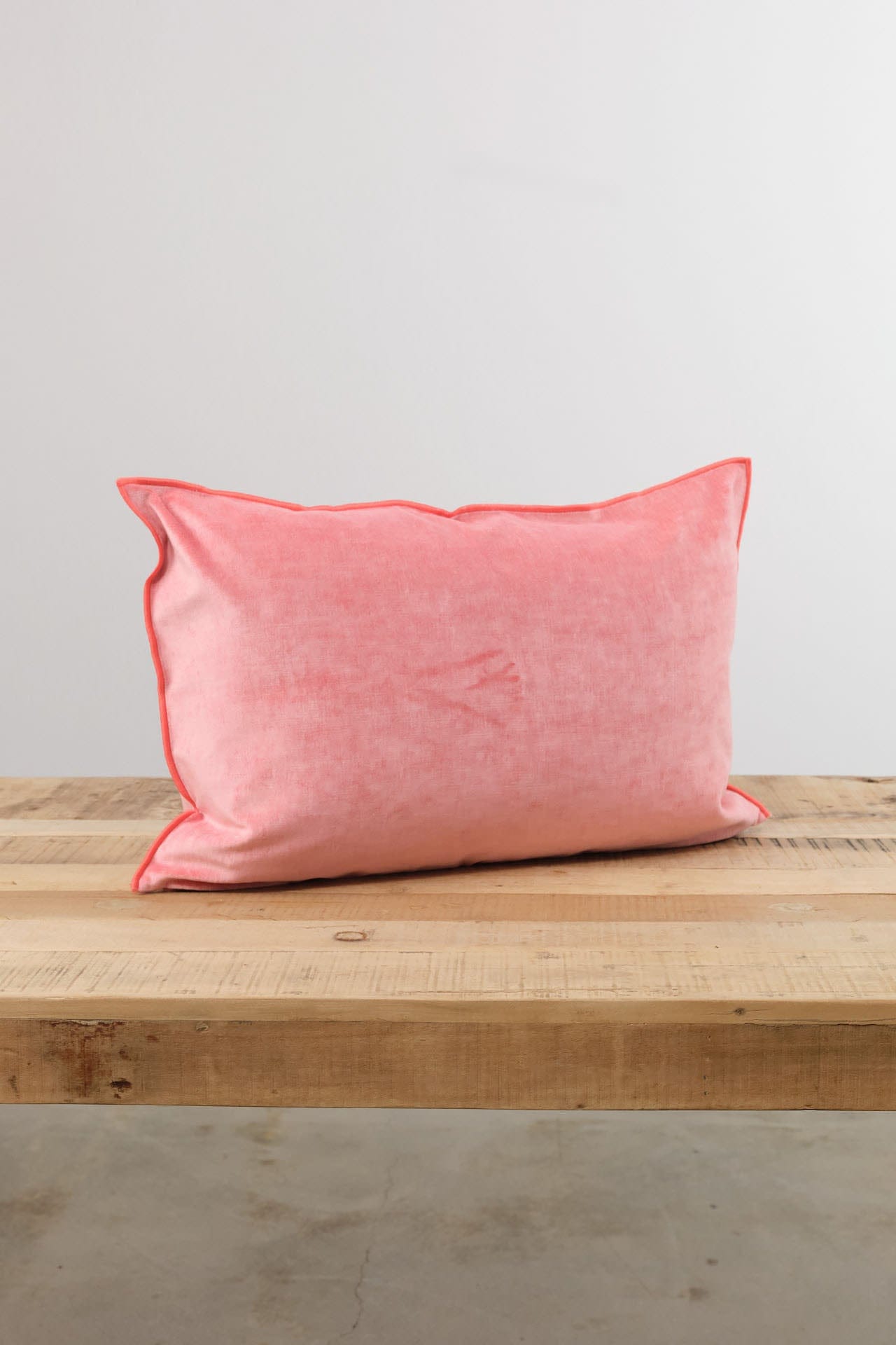 Maison De Vacances Home Pillows 16" X 24" Royal Velvet Vice Versa Cushion in Pasteque Pasteque / 16" X 24"
