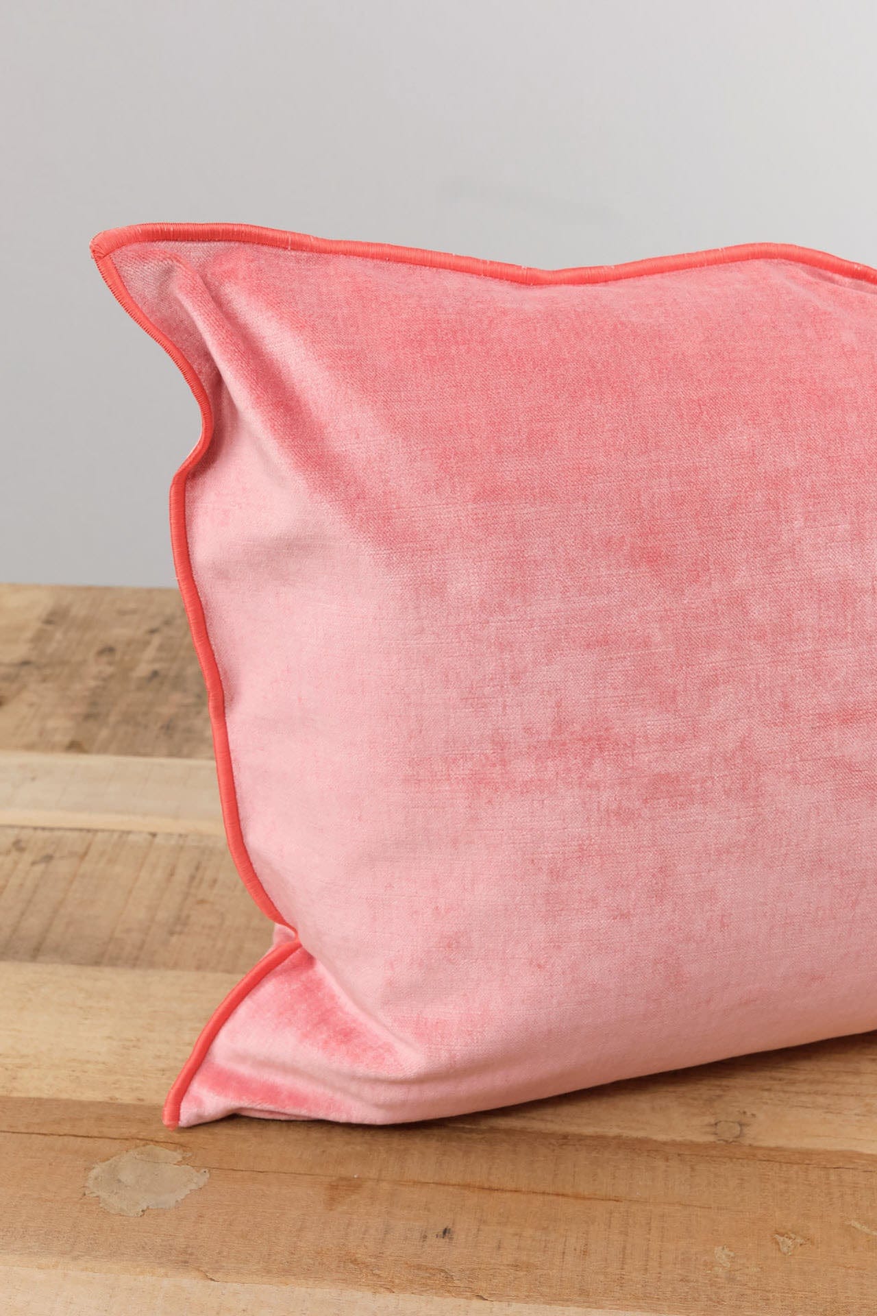 Maison De Vacances Home Pillows 16" X 24" Royal Velvet Vice Versa Cushion in Pasteque Pasteque / 16" X 24"