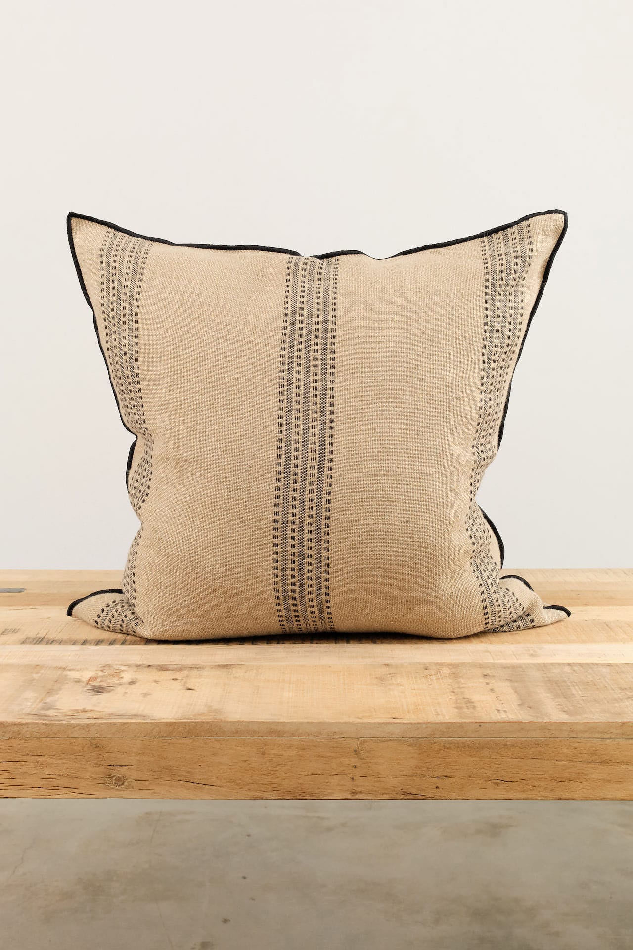 Maison De Vacances Home Pillows 26" X 26" Berbere Canvas Rustique Cushion Naturel/Noir / 26" X 26"