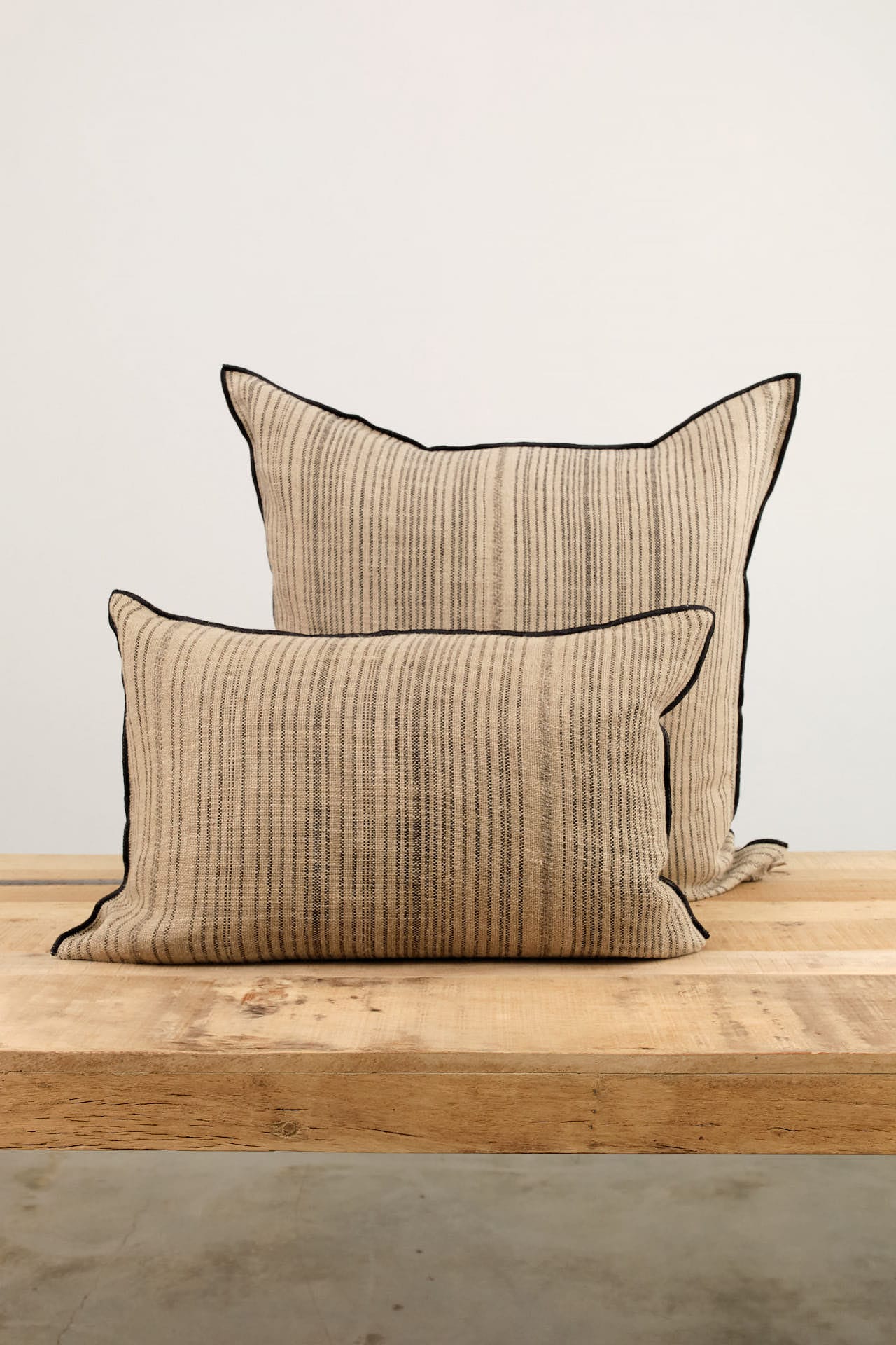 Maison De Vacances Home Pillows 26" X 26" Byzance Canvas Rustique Cushion Naturel/Noir / 26" X 26"