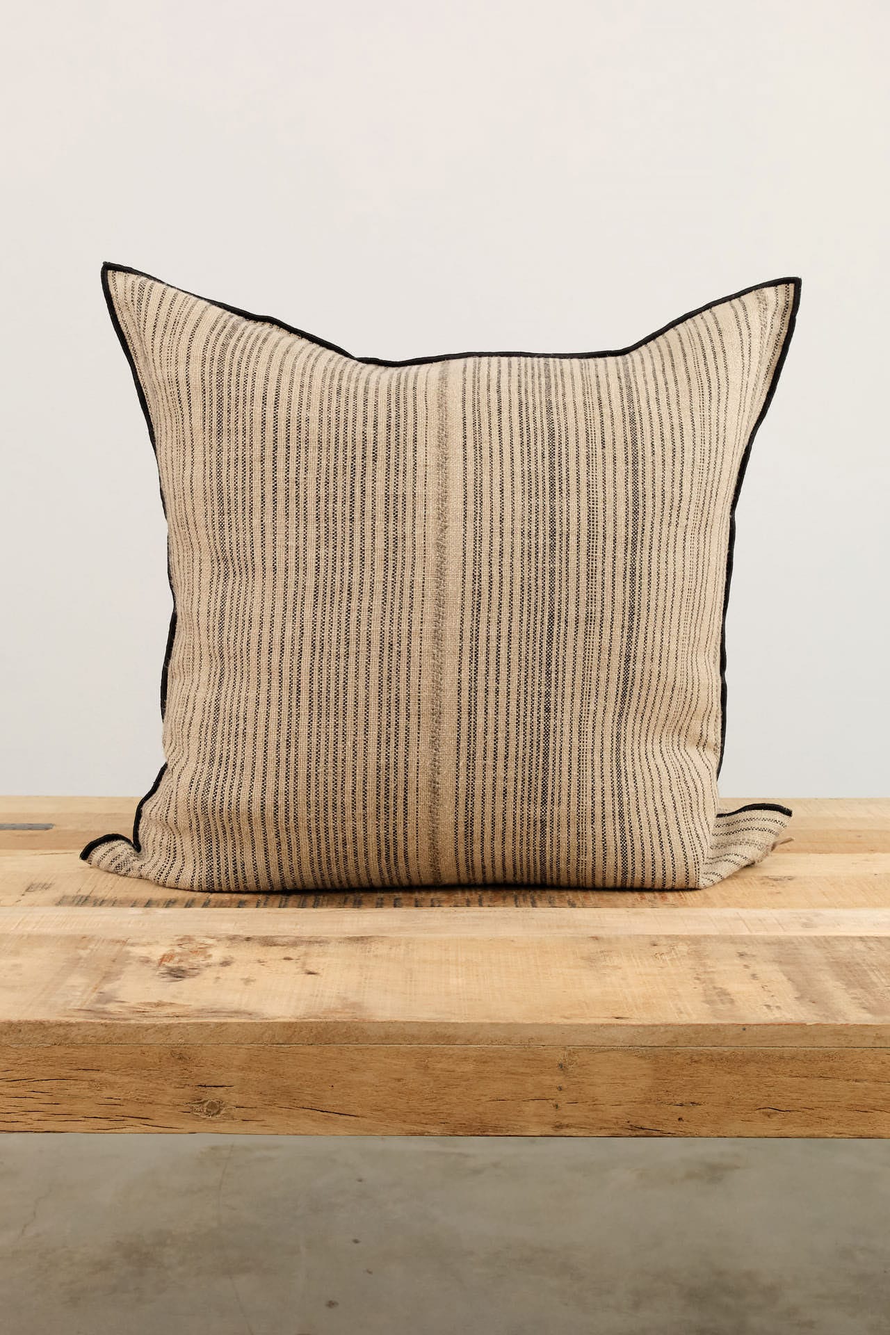 Maison De Vacances Home Pillows 26" X 26" Byzance Canvas Rustique Cushion Naturel/Noir / 26" X 26"