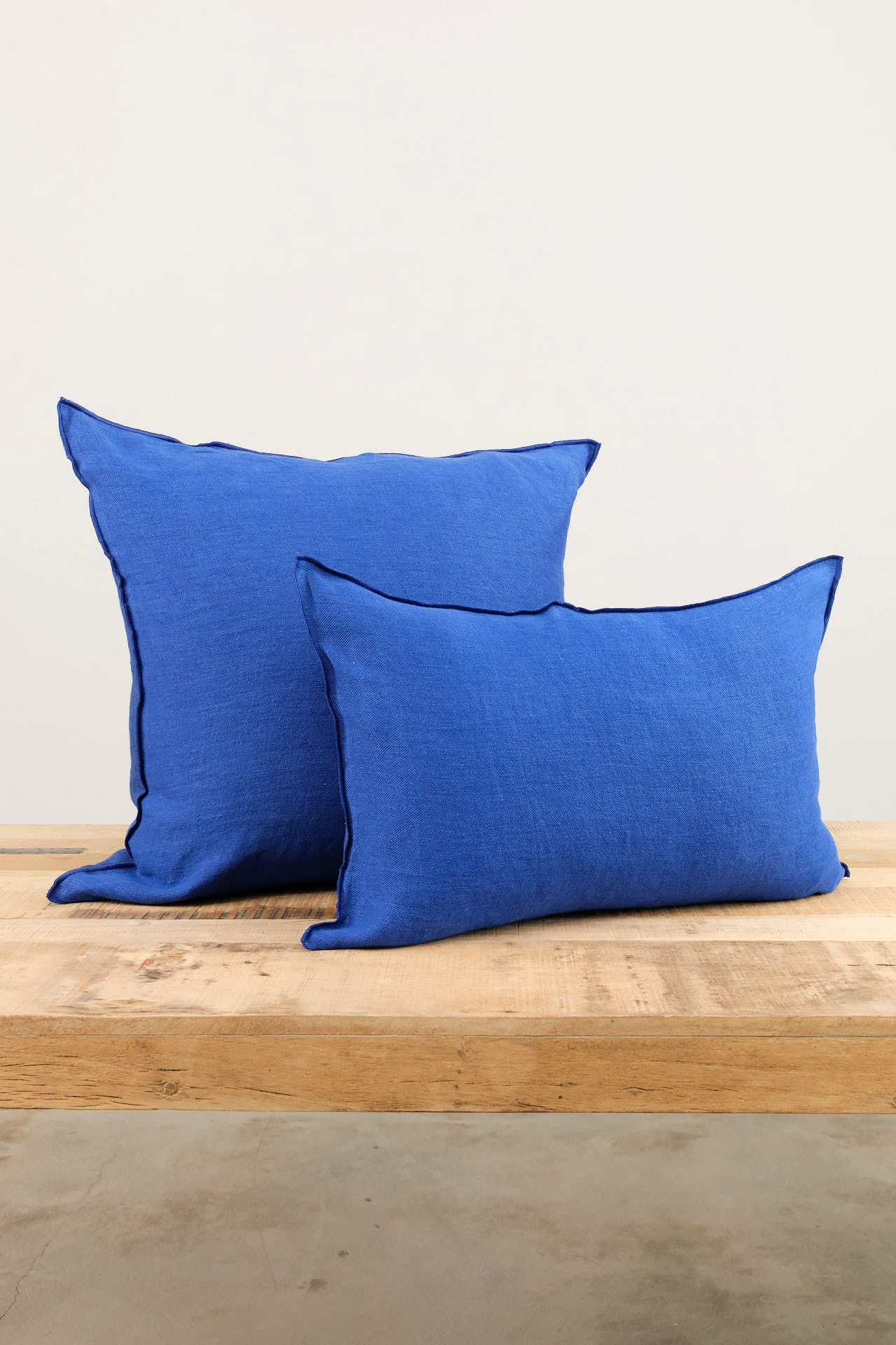Maison De Vacances Home Pillows 26" X 26" Crumpled Washed Linen Vice Versa Cushion in Cobalt Cobalt/Indigo / 26" X 26"