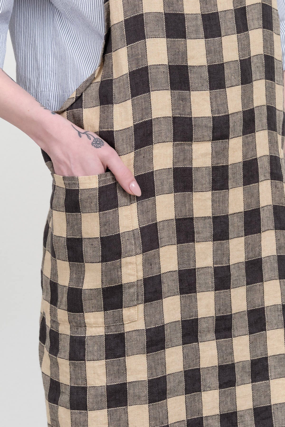 Maison De Vacances Home Kitchen Aprons Canvas Vintage Vichy Apron in Fusain Fusain / 35.5" X 31.5"
