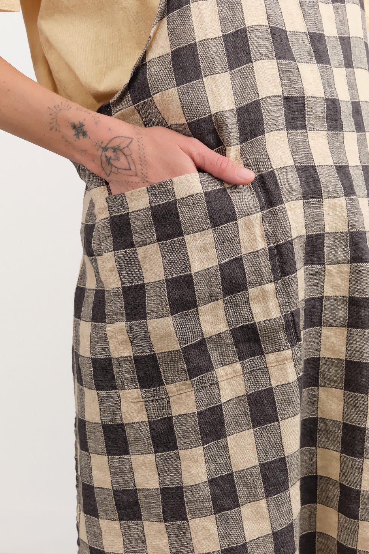 Maison De Vacances Home Kitchen Aprons Canvas Vintage Vichy Apron in Fusain Fusain / 35.5" X 31.5"