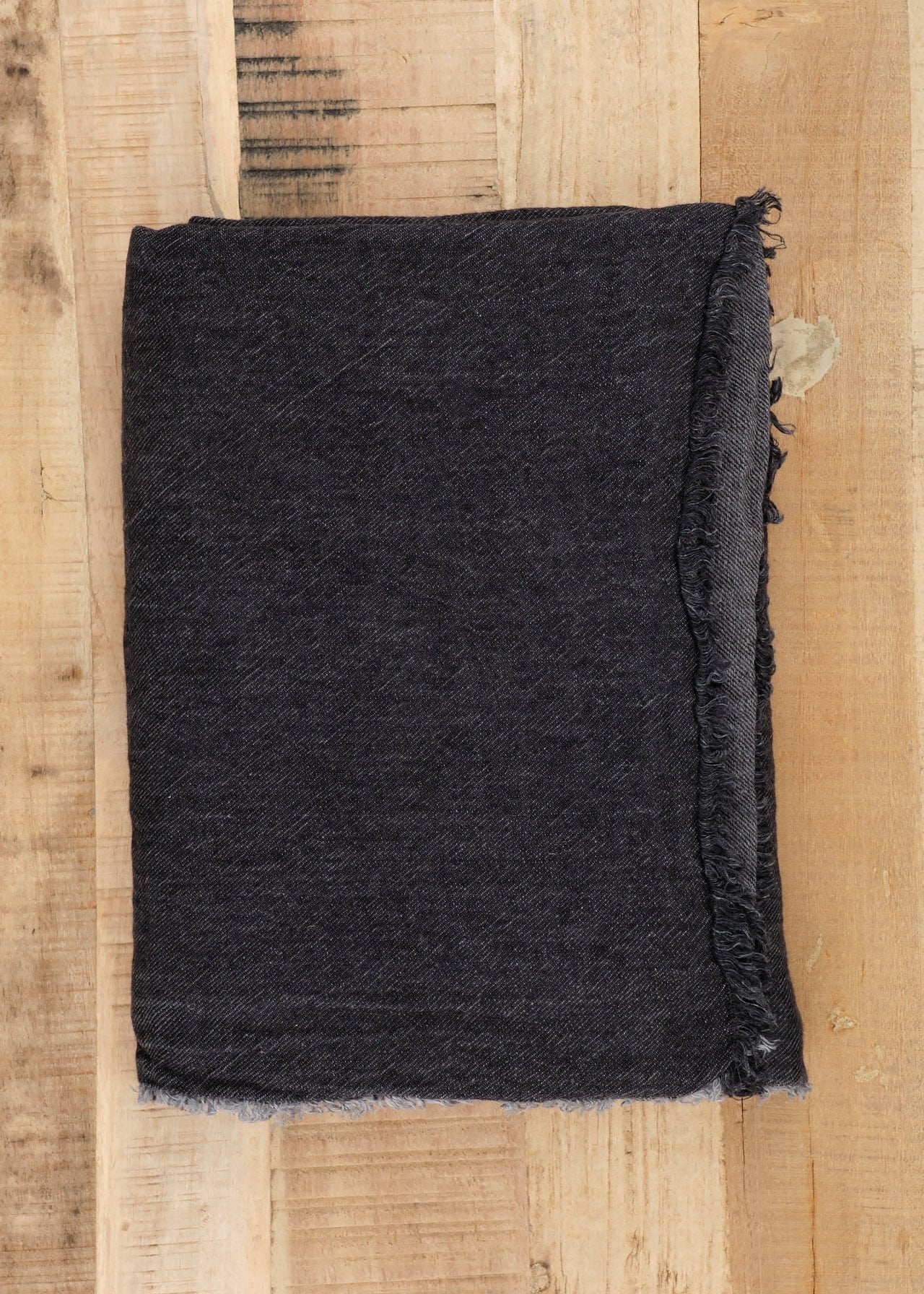 Maison De Vacances Home Throws Crumpled Washed Linen Vice Versa Fringed Throw in Charbon Charbon/Anthracite / 55" L X 98.5" W