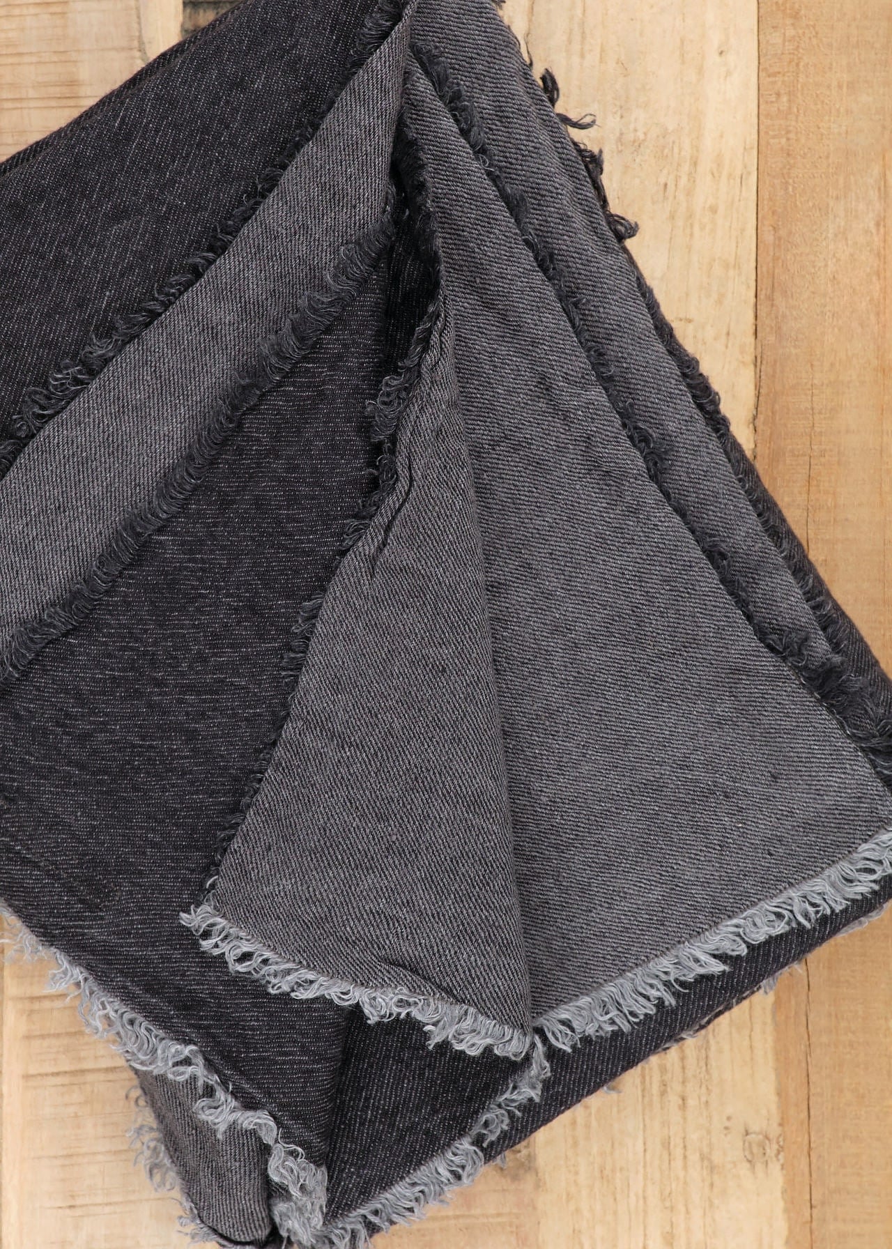 Maison De Vacances Home Throws Crumpled Washed Linen Vice Versa Fringed Throw in Charbon Charbon/Anthracite / 55" L X 98.5" W