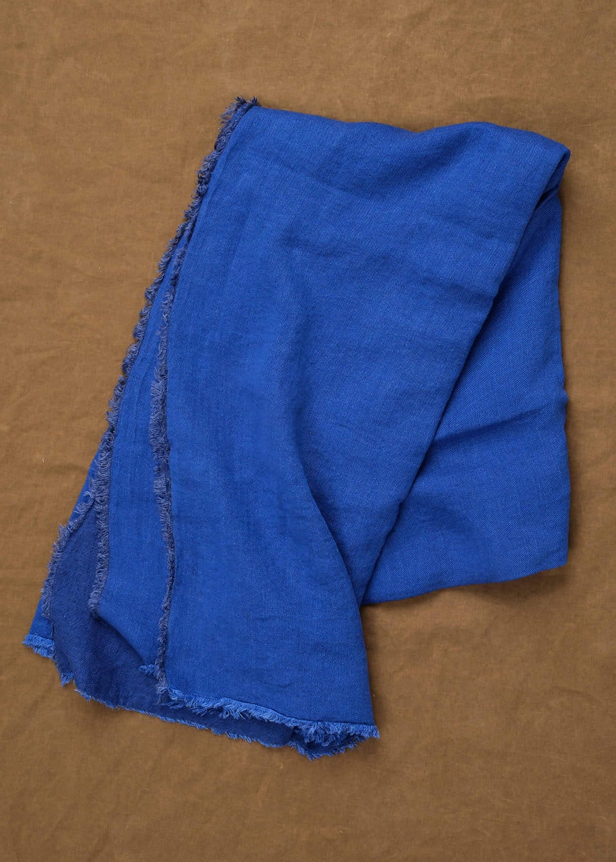 Maison De Vacances Home Throws Crumpled Washed Linen Vice Versa Fringed Throw in Cobalt Cobalt/Indigo / 55" x 98.5"