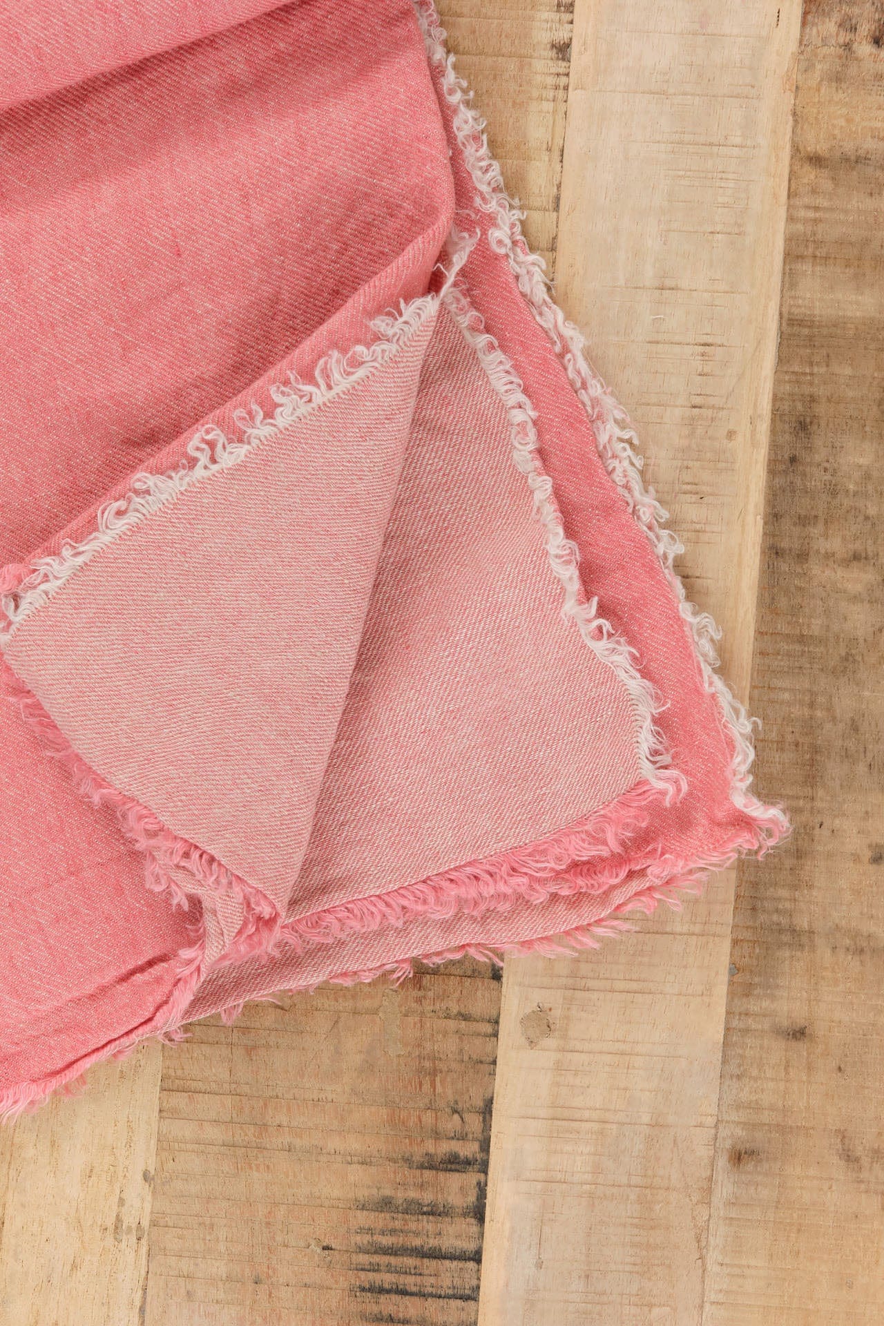 Maison De Vacances Home Throws Crumpled Washed Linen Vice Versa Fringed Throw in Pivoine Pivoine/Givre / 98.5" L X 55" W