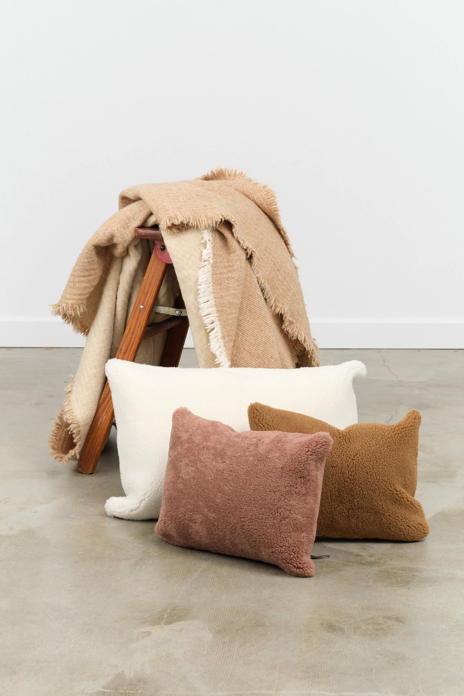 pillows and blankets from maison de vacances