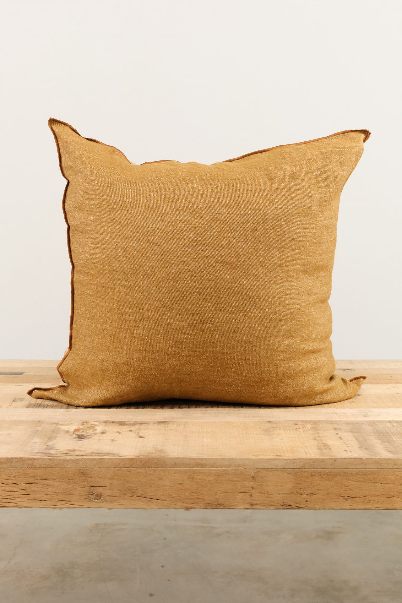 Maison De Vacances Home Pillows 26" X 26" Crumpled Washed Linen Vice Versa Cushion in Havane Havane/Givre / 26" X 26"