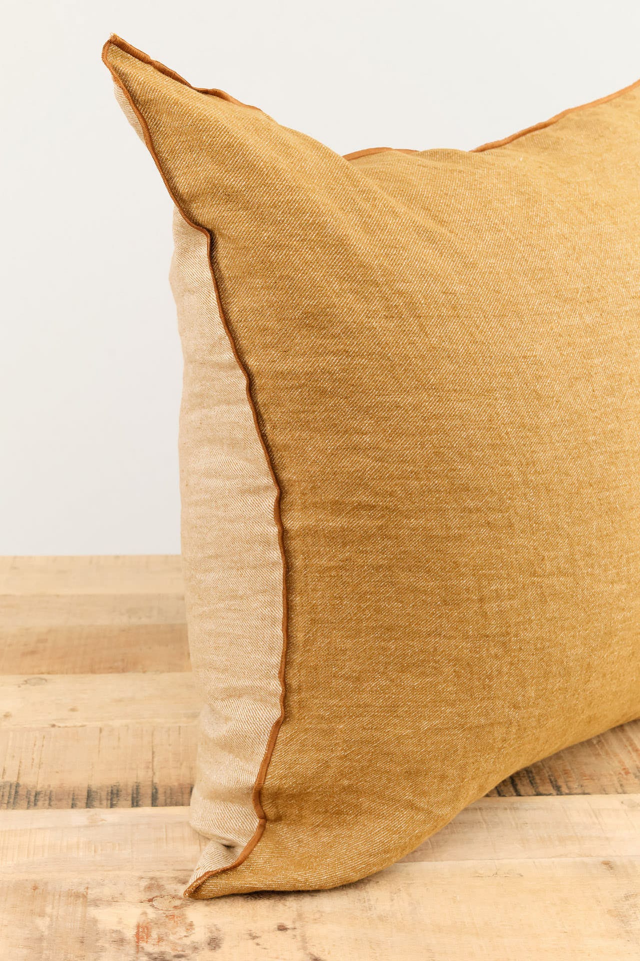Maison De Vacances Home Pillows 26" X 26" Crumpled Washed Linen Vice Versa Cushion in Havane Havane/Givre / 26" X 26"