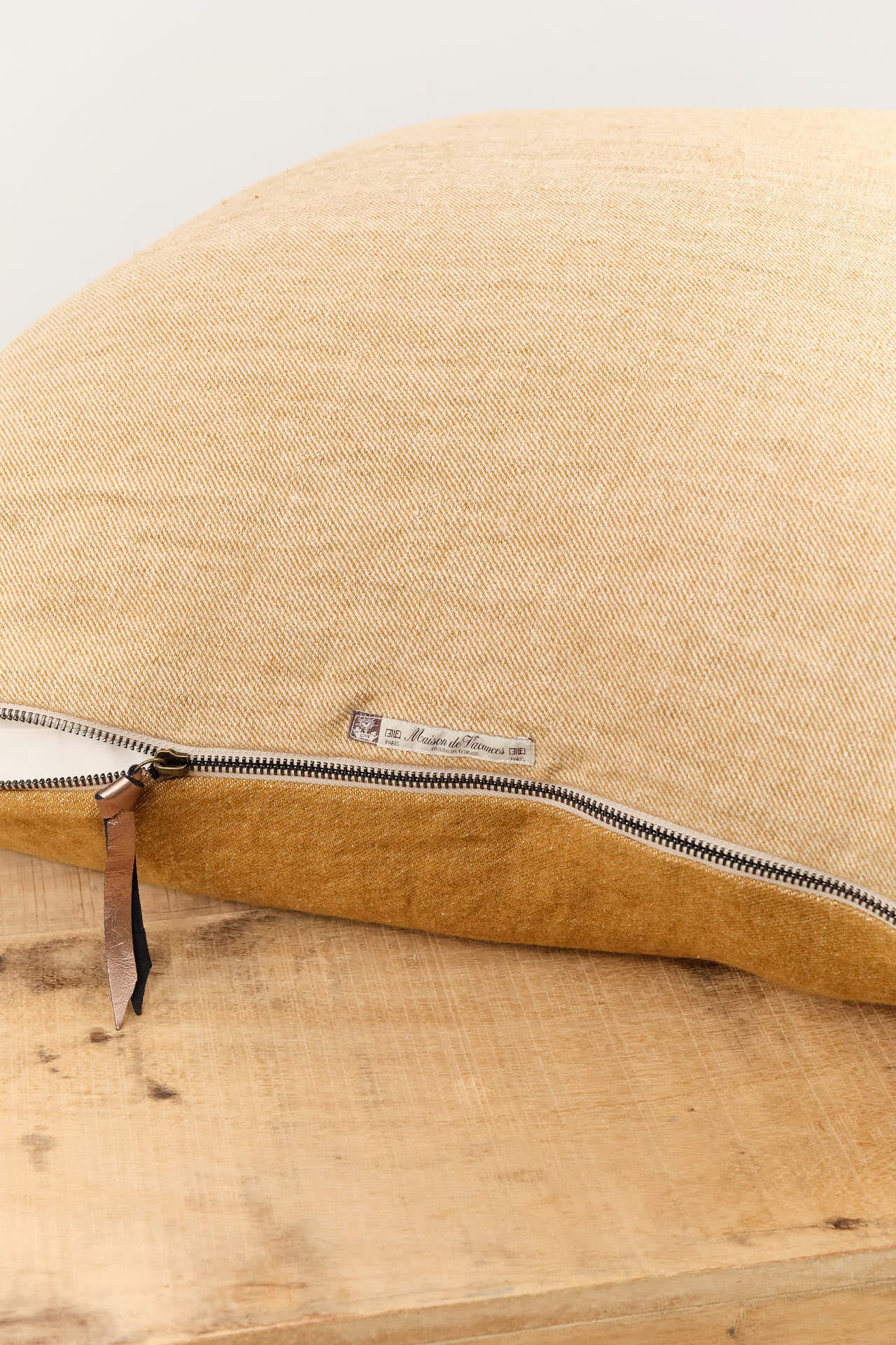 Maison De Vacances Home Pillows 26" X 26" Crumpled Washed Linen Vice Versa Cushion in Havane Havane/Givre / 26" X 26"
