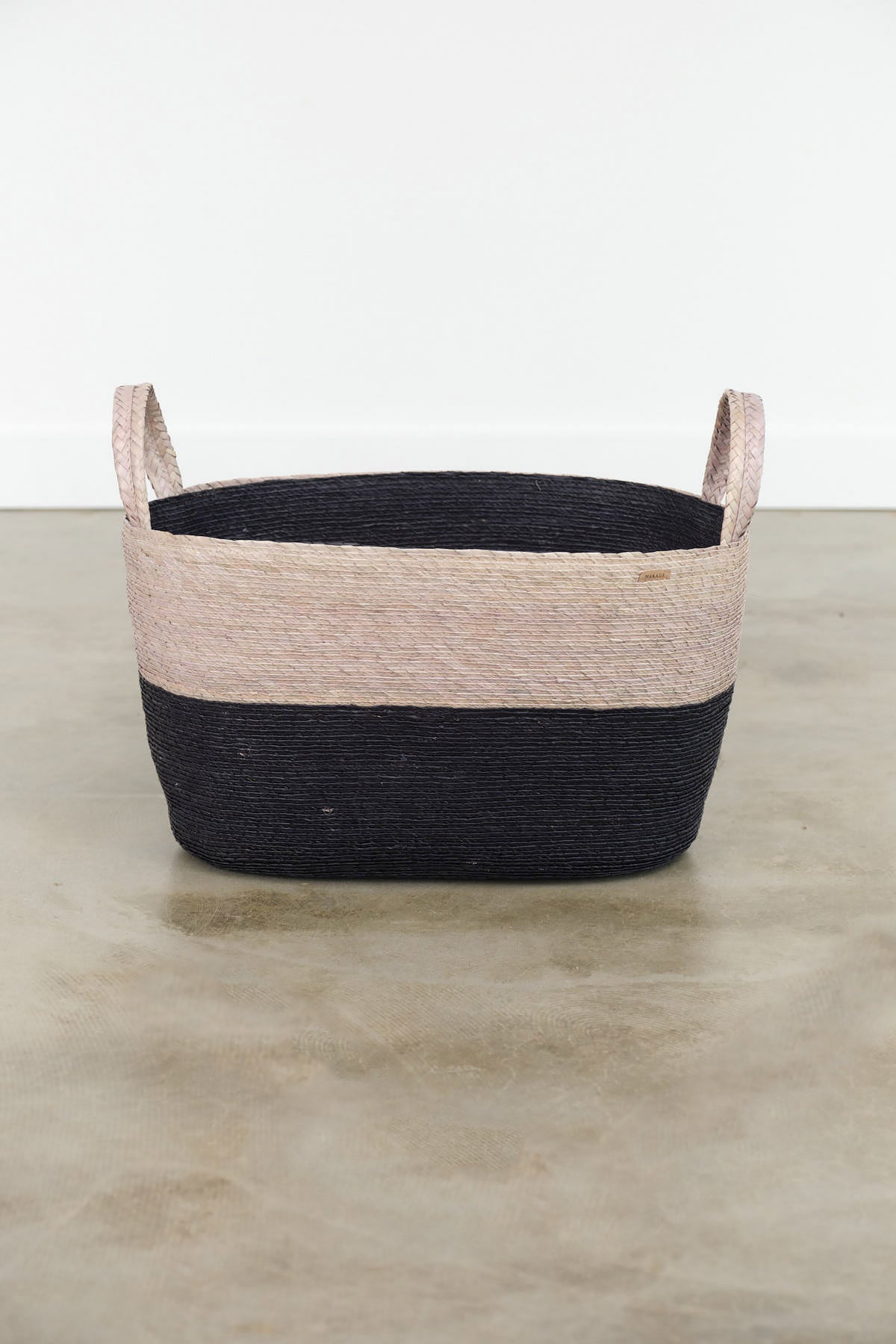 Oval Floor Basket Makaua in Carbon