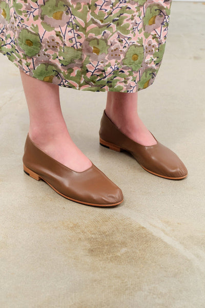 martiniano Glove shoes 白　37 Glove in White | Martiniano | Covet + Lou | Covet + Lou