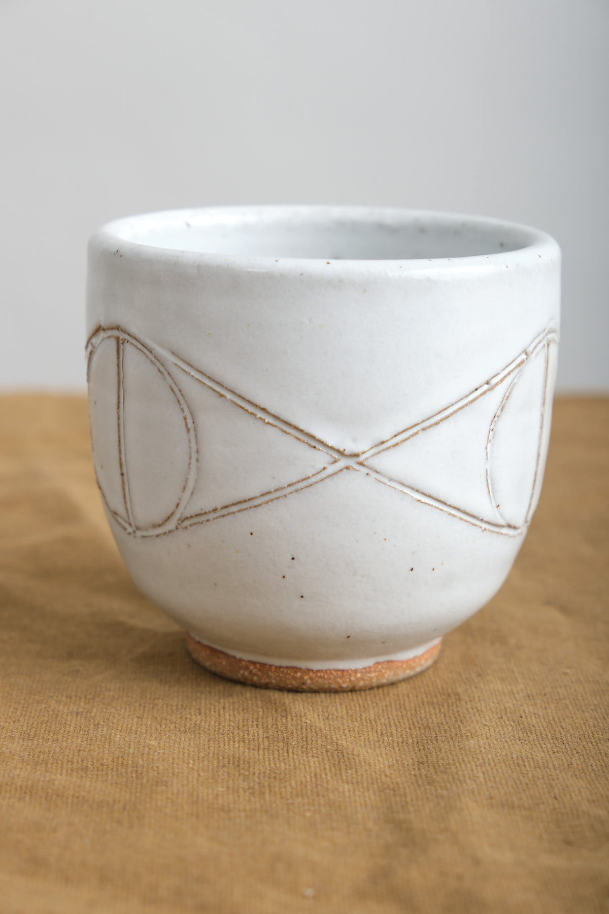 Ceramic Stoneware Felix cup in White 