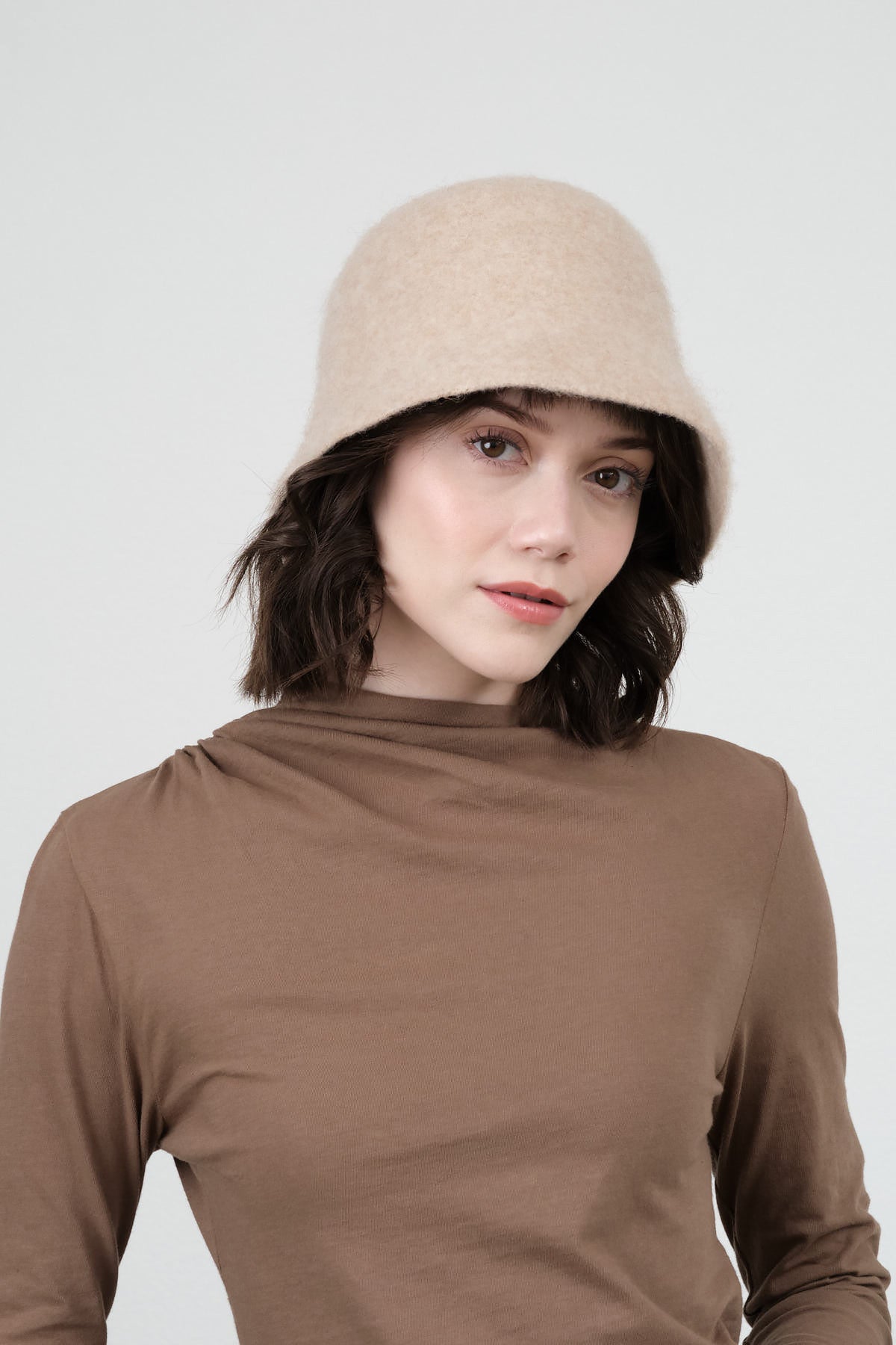 Mature Ha Bell Hat in Camel Natural