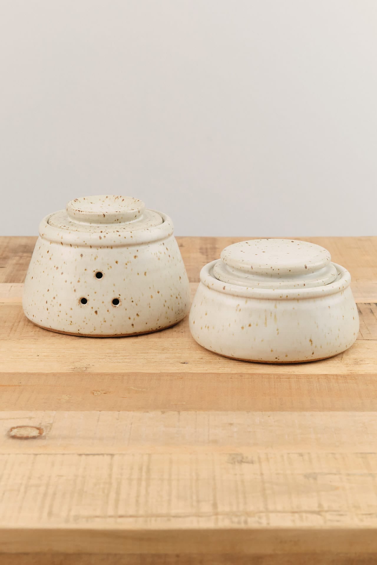 MH Ceramics Home Kitchen Containers Garlic Keeper in Alabaster Alabaster