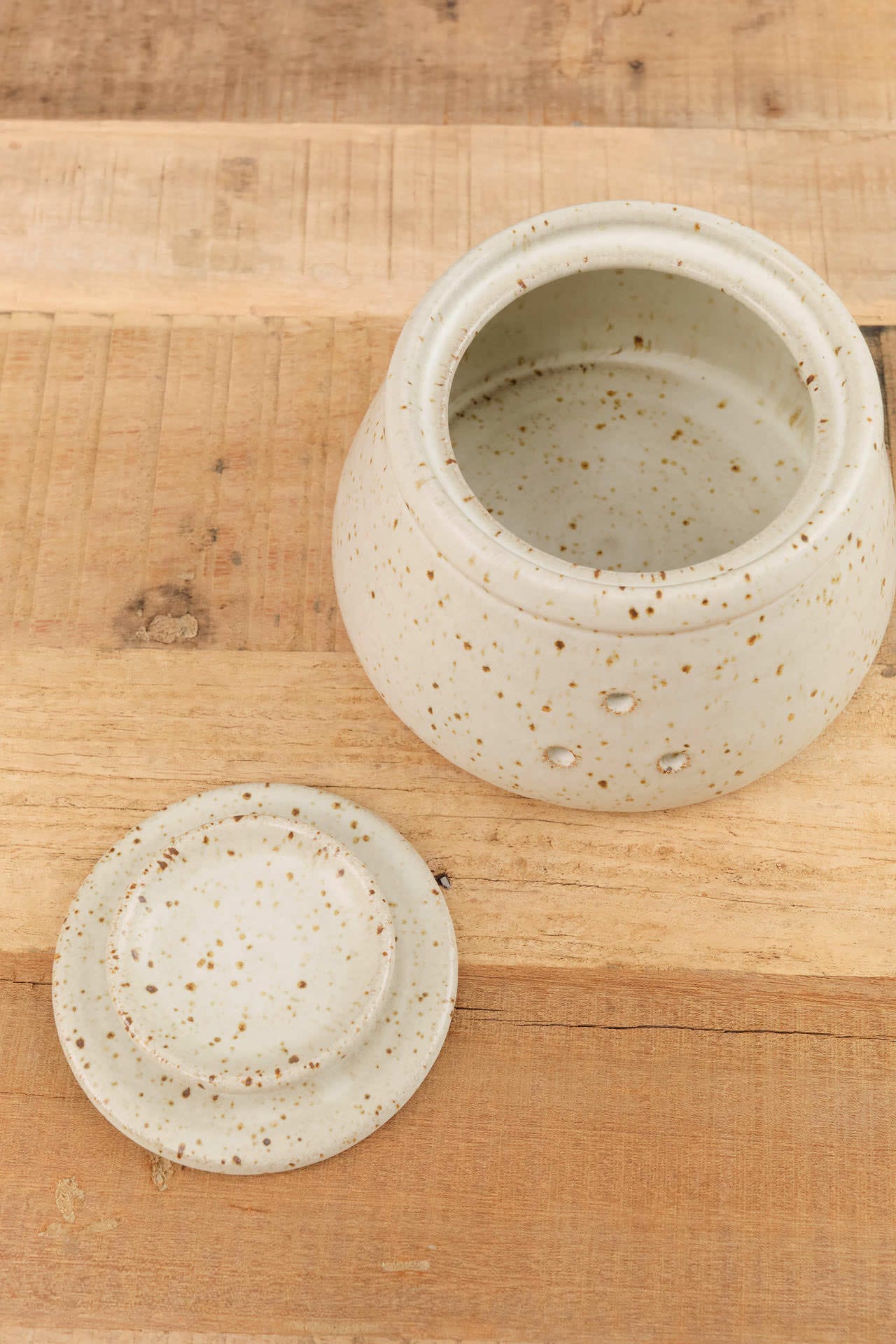 MH Ceramics Home Kitchen Containers Garlic Keeper in Alabaster Alabaster