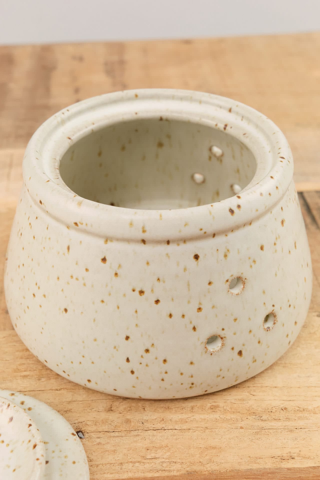 MH Ceramics Home Kitchen Containers Garlic Keeper in Alabaster Alabaster