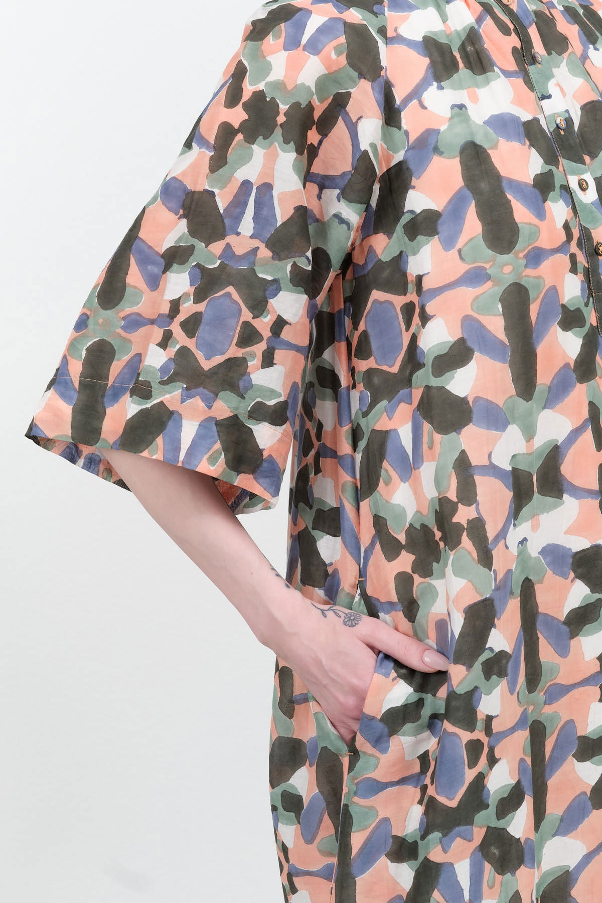 Mirth Short Sleeve Faro Caftan Dress with Pockets in Calypso Pattern