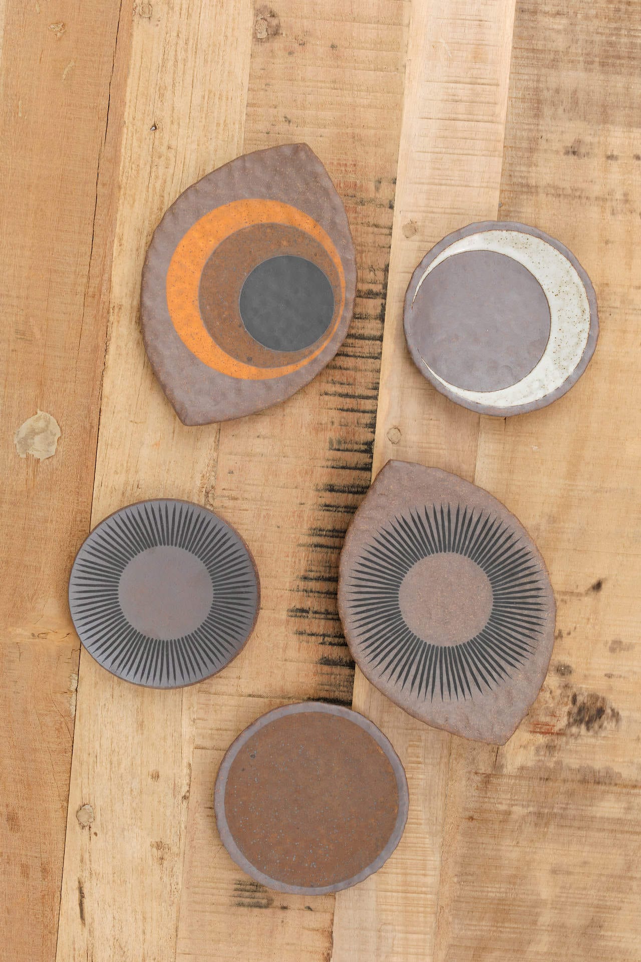 MQuan Art Ceramics Hammered Round Dish in Full Moon Med Brown Full Moon Med Brown / 5.25" Dia