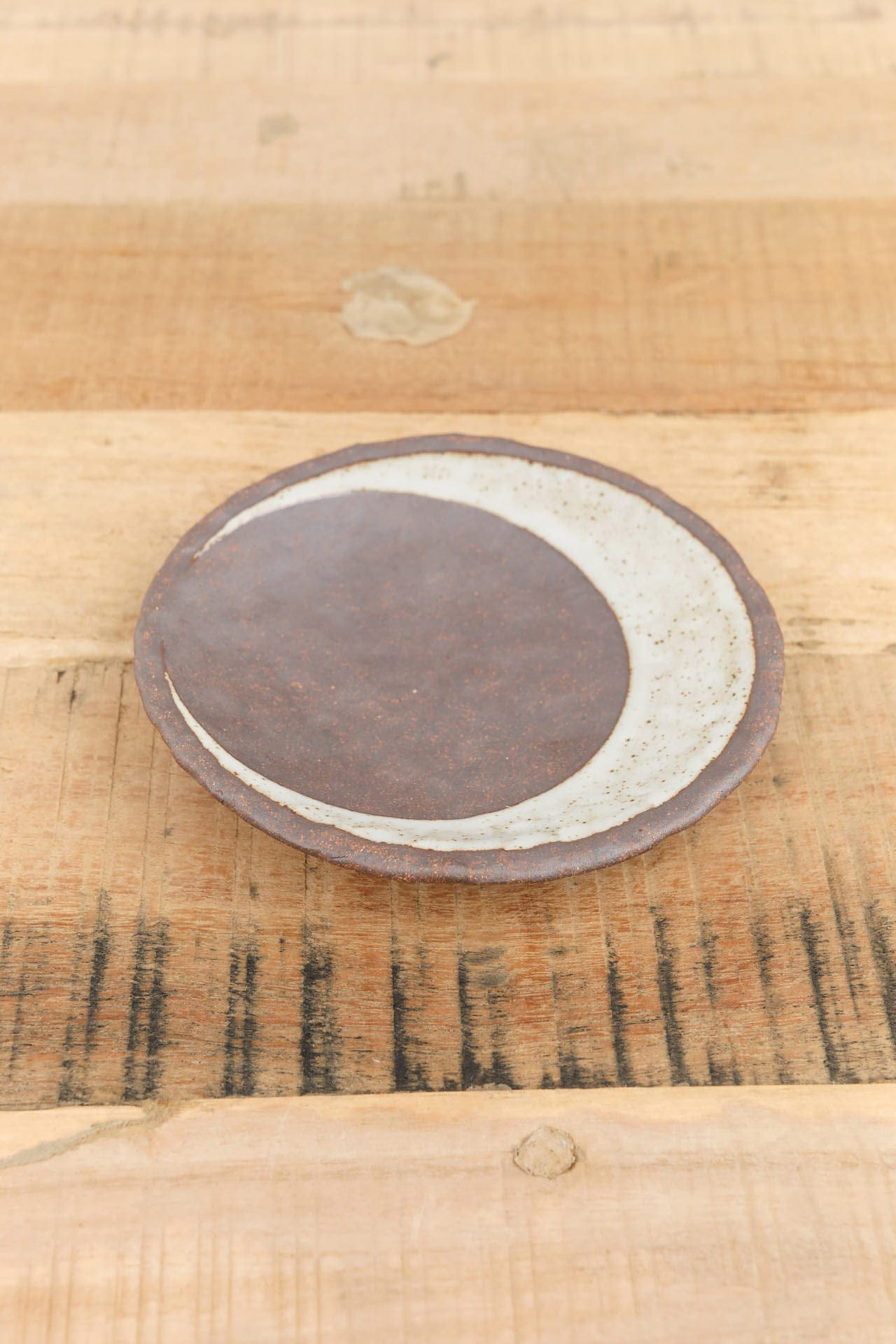 MQuan Art Ceramics Hammered Round Dish in Tucker Crescent Tucker Crescent / 5.25" Dia