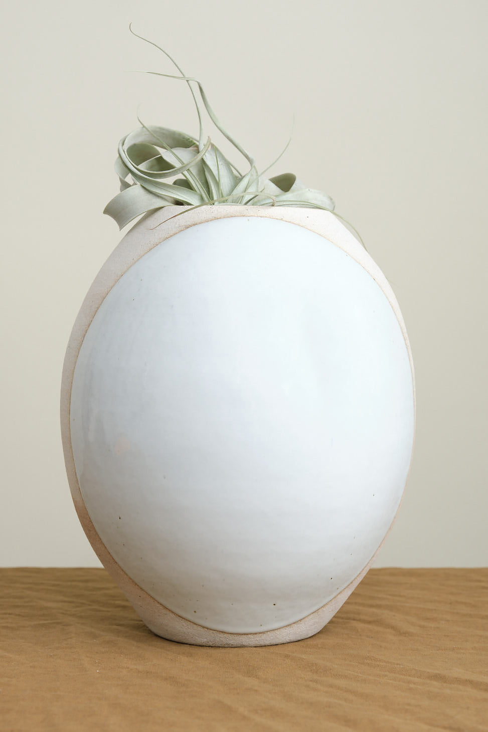 Round Vessel in Full Moon White