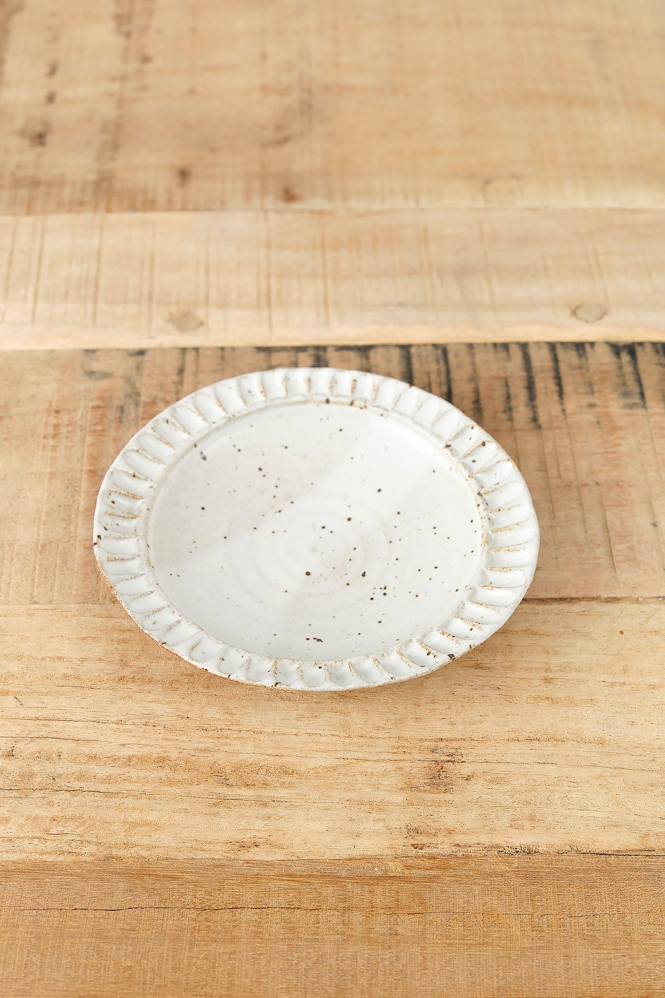 Mt. Washington Pottery Home Kitchen Serving Mini Fluted Plate Speckled White / 5" Dia