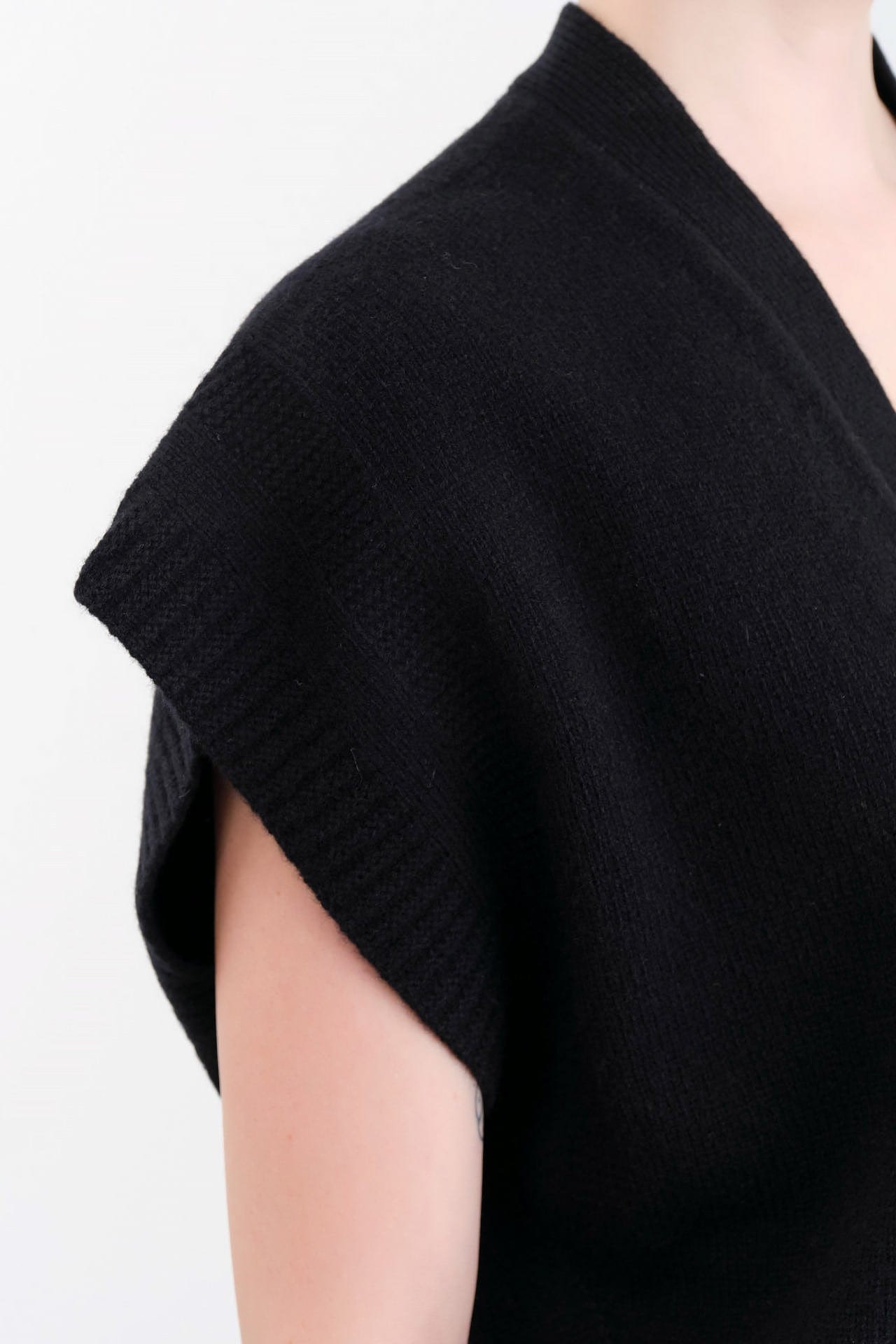 Nicholson & Nicholson Apparel Womens Sweaters Zoe Top in Black Black / One Size