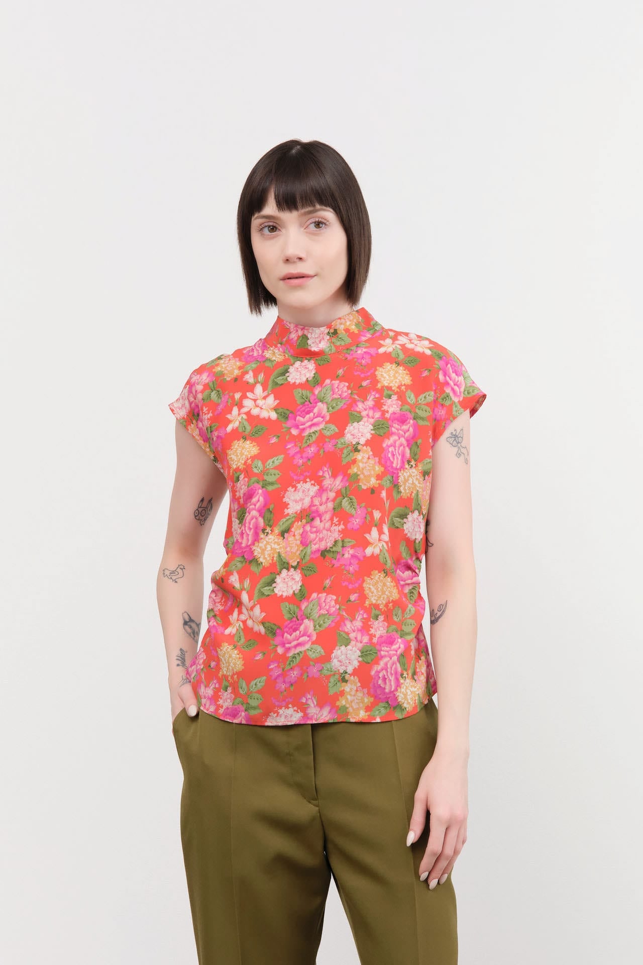 No. 6 Apparel Womens Blouses Alex Top in Red Bouquet