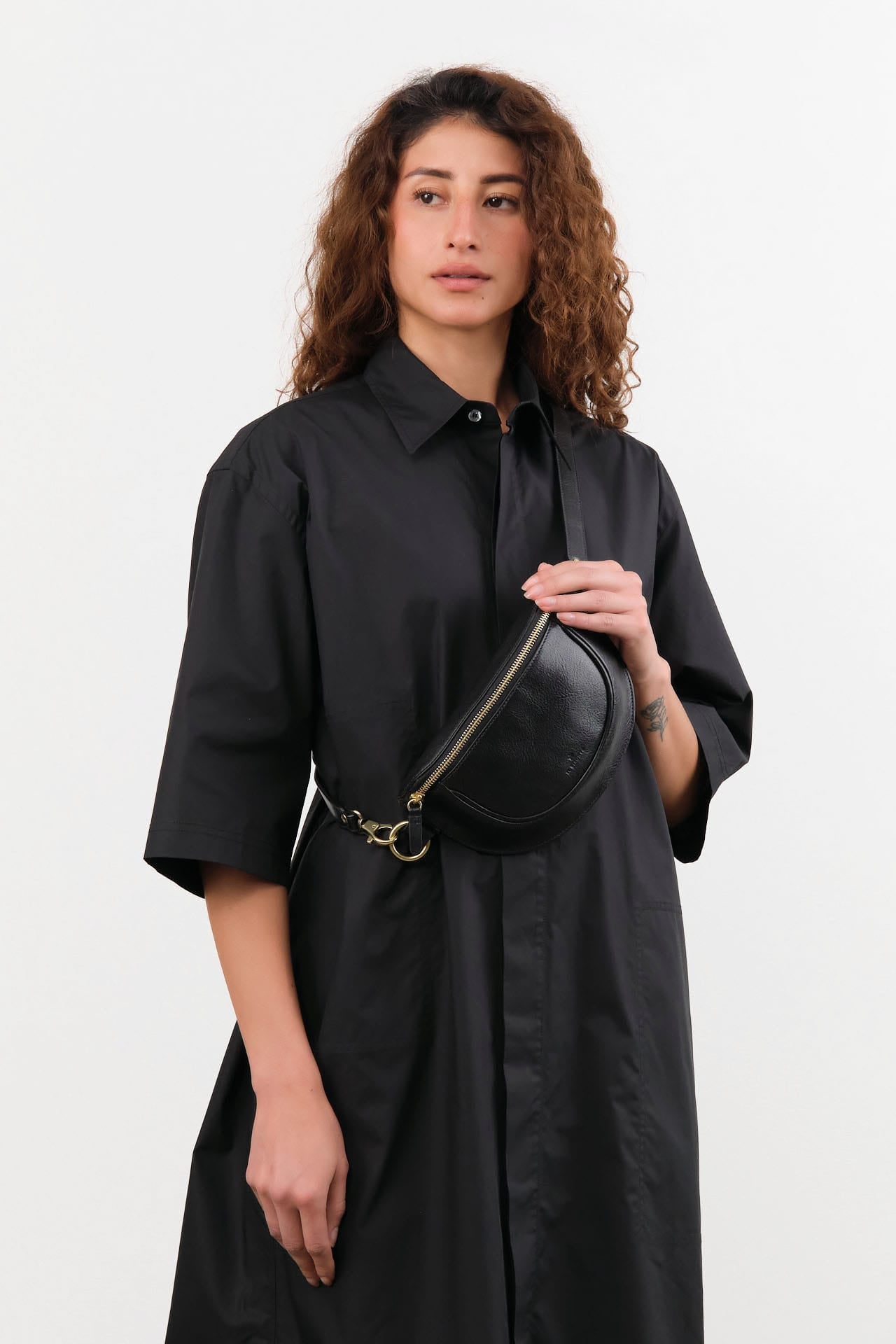 Il Bisonte Accessories Bags Oliveta Belt Bag in Nero Nero / 11" L X 6" W X 0.5" D