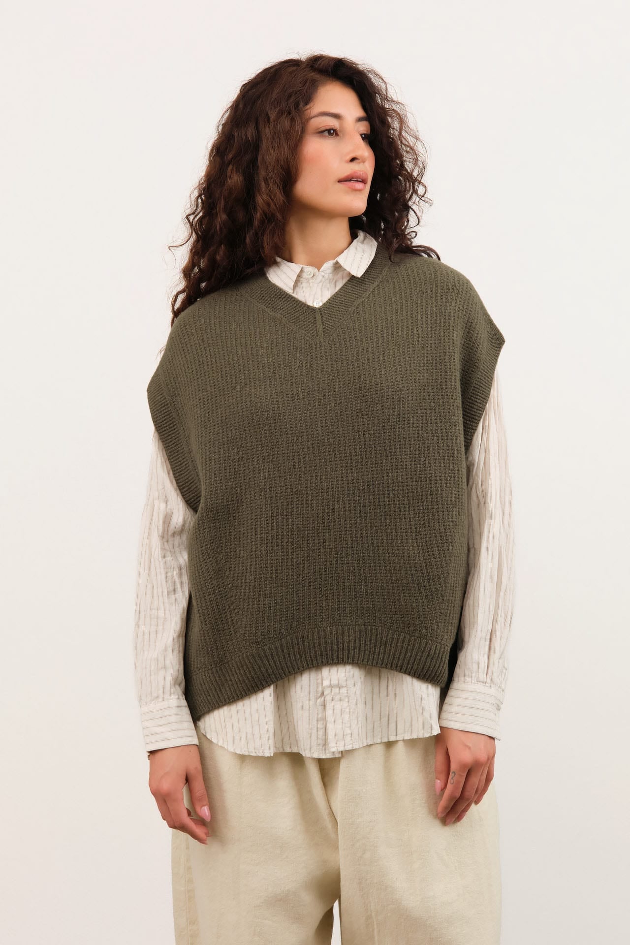 Pas de Calais Apparel Womens Sweaters Cashmere Blend Lambs Wool Patterned Knit V-Neck Vest